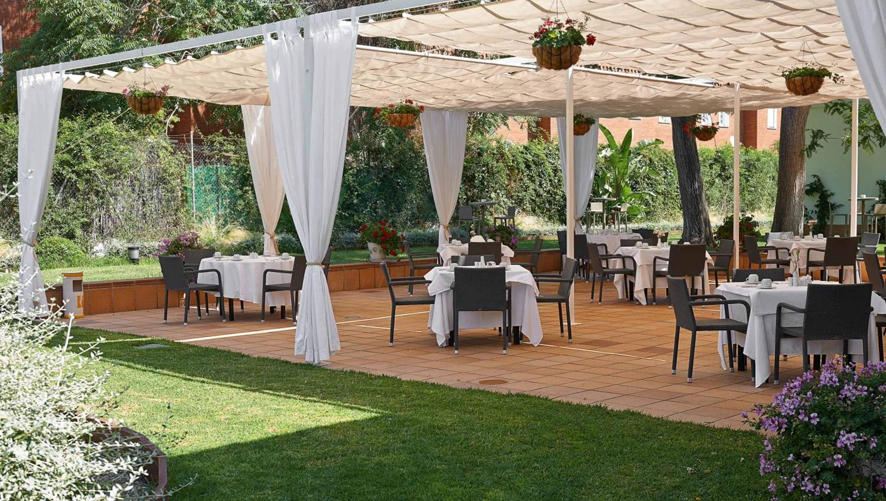 Restaurant/places to eat in Hipotels Sherry Park