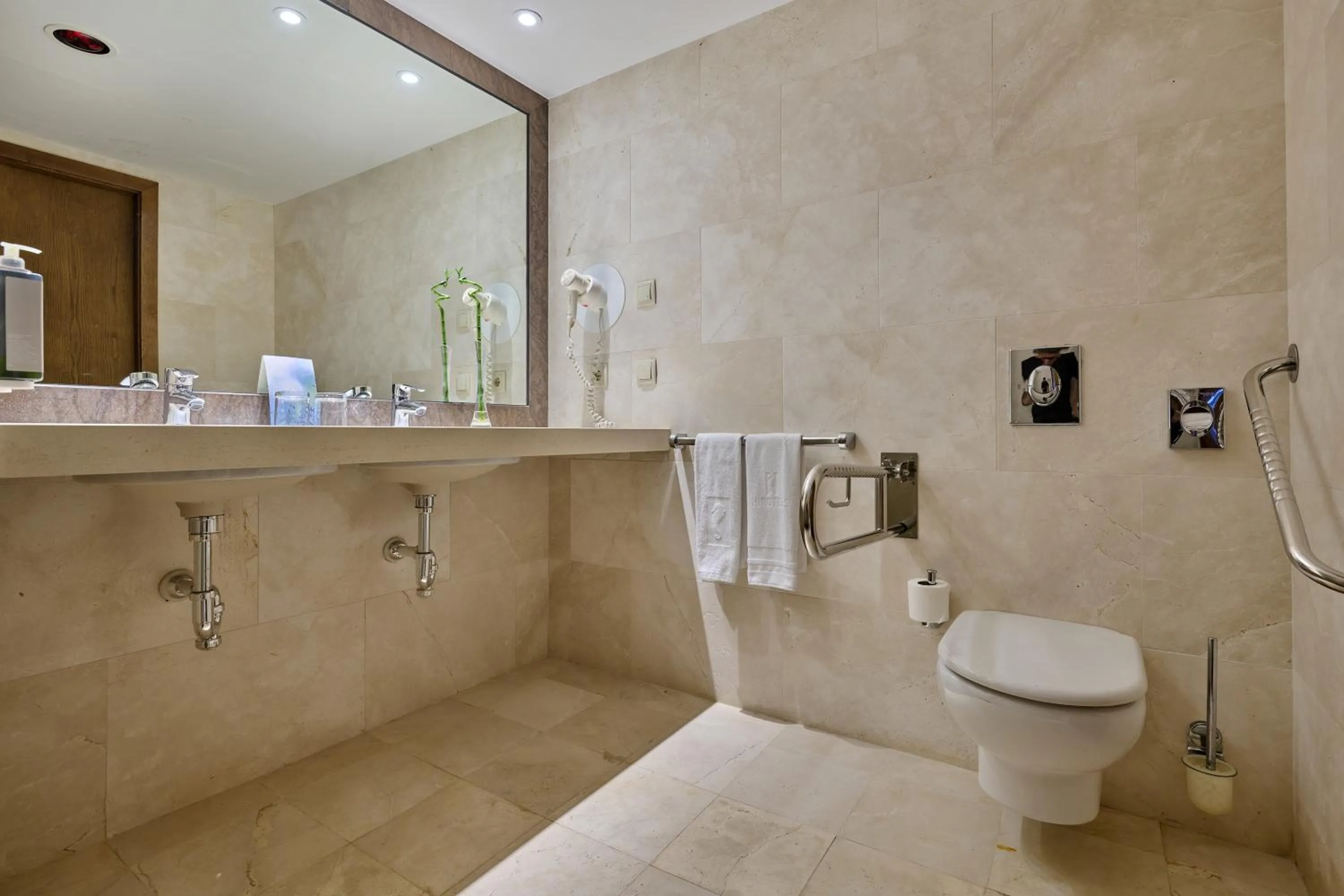 Toilet in Hipotels Sherry Park