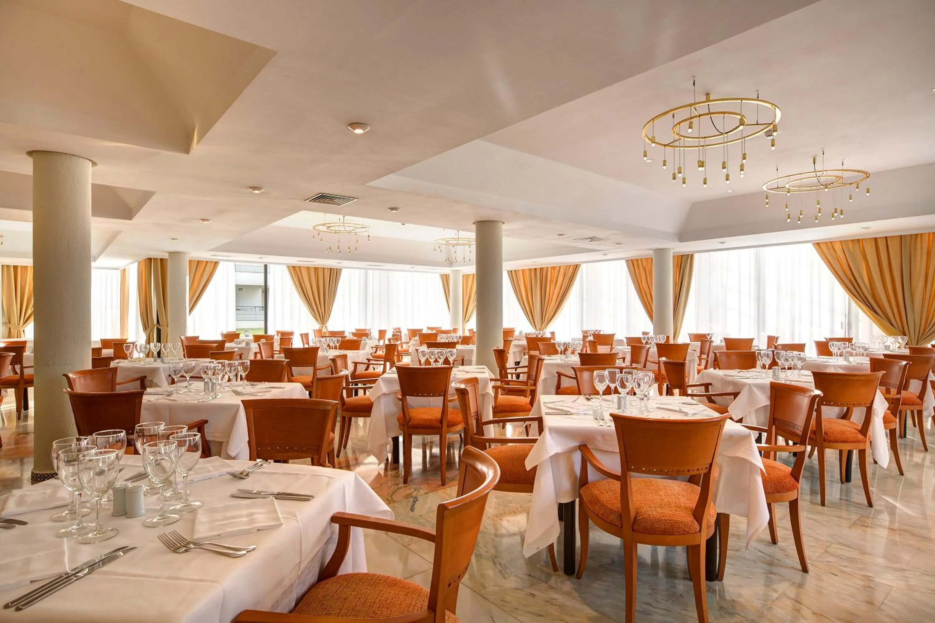 Restaurant/places to eat in Hipotels Sherry Park