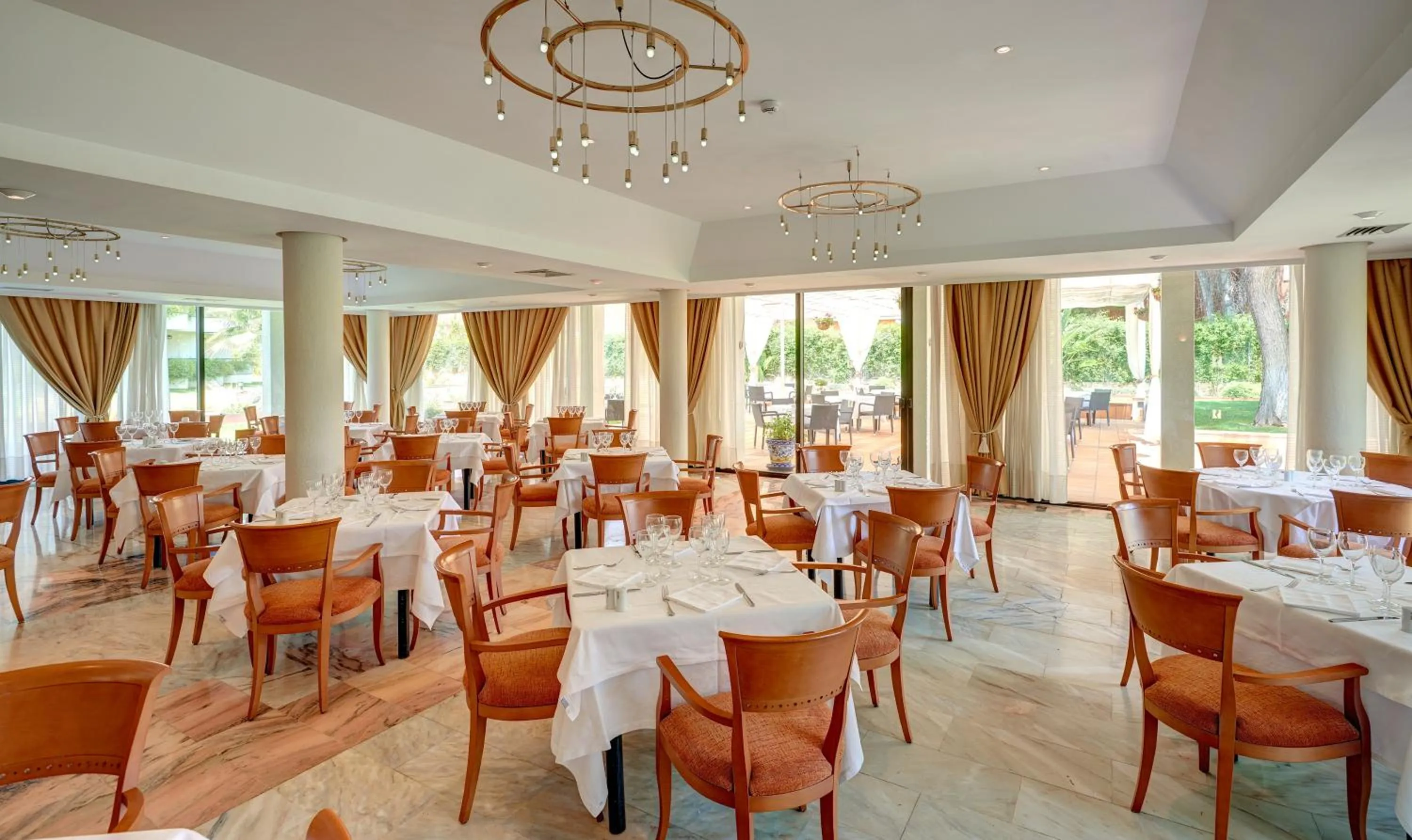 Restaurant/places to eat in Hipotels Sherry Park