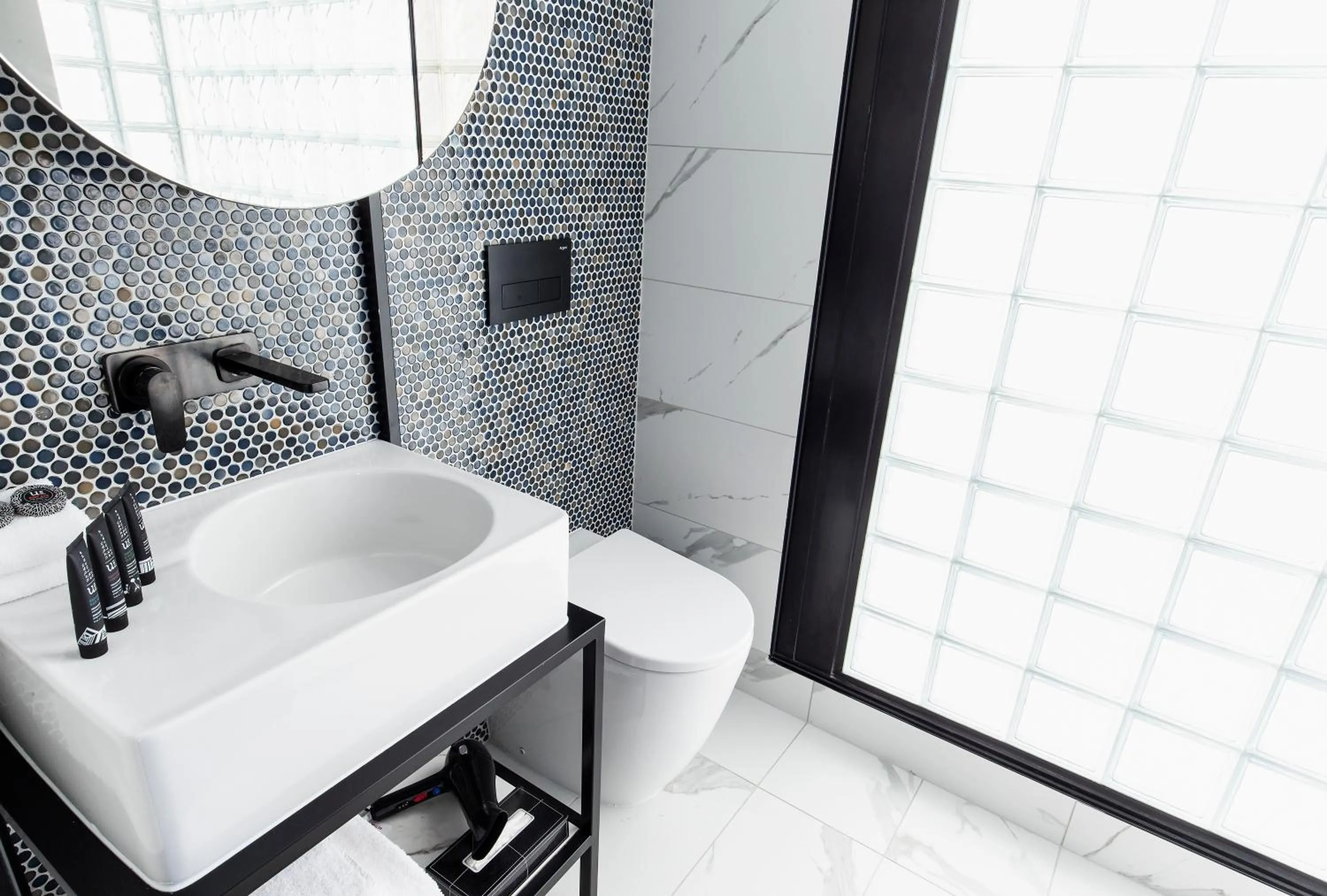 Toilet in Brady Hotels Jones Lane