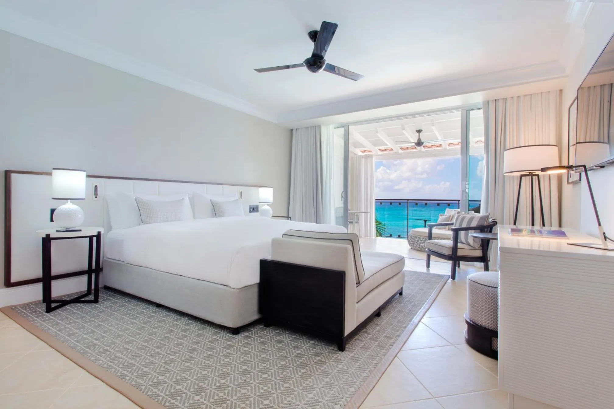 Sea view, Bed in Fairmont Royal Pavilion Barbados Resort