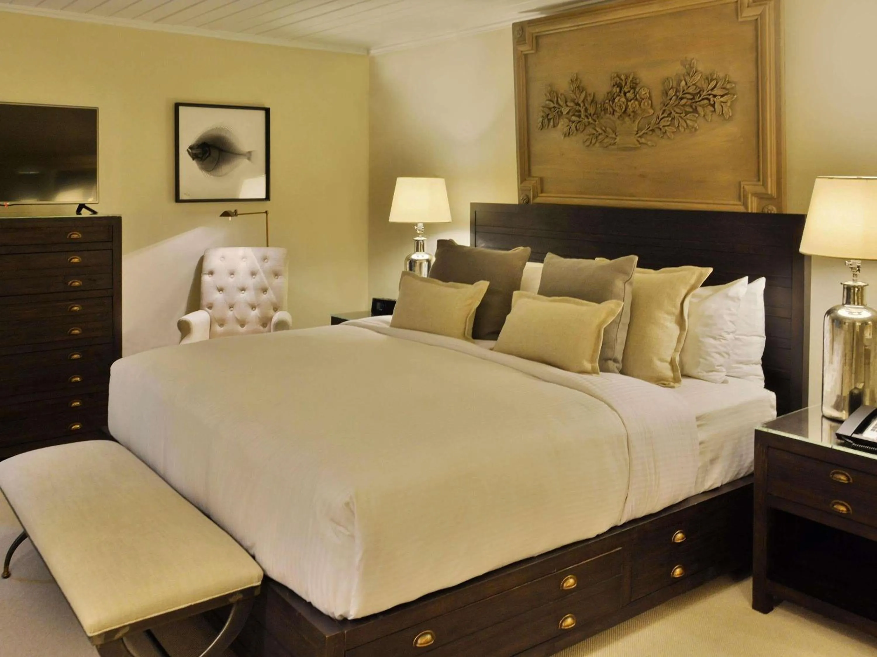 Bedroom, Bed in Fairmont Royal Pavilion Barbados Resort