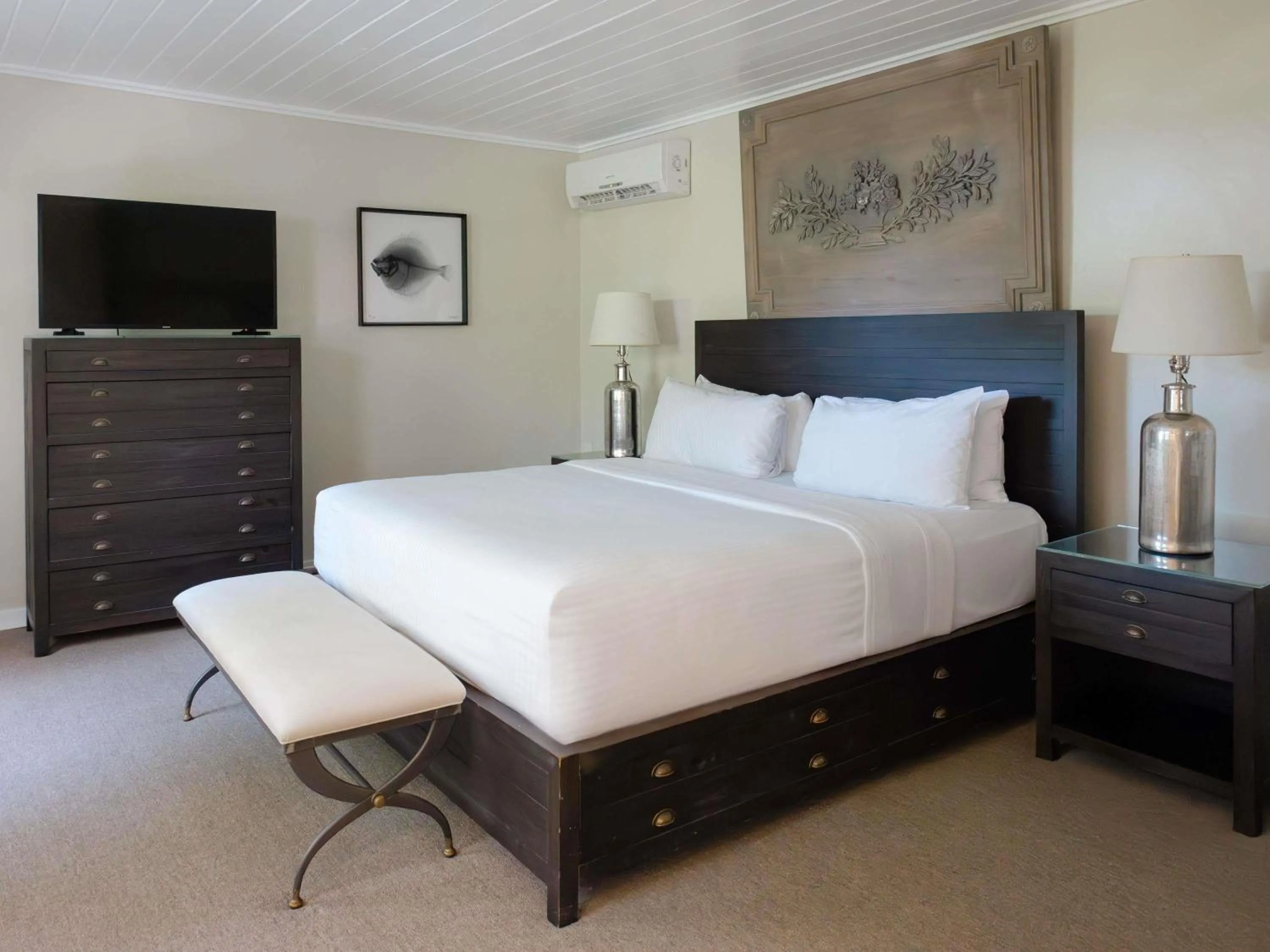 Bedroom, Bed in Fairmont Royal Pavilion Barbados Resort