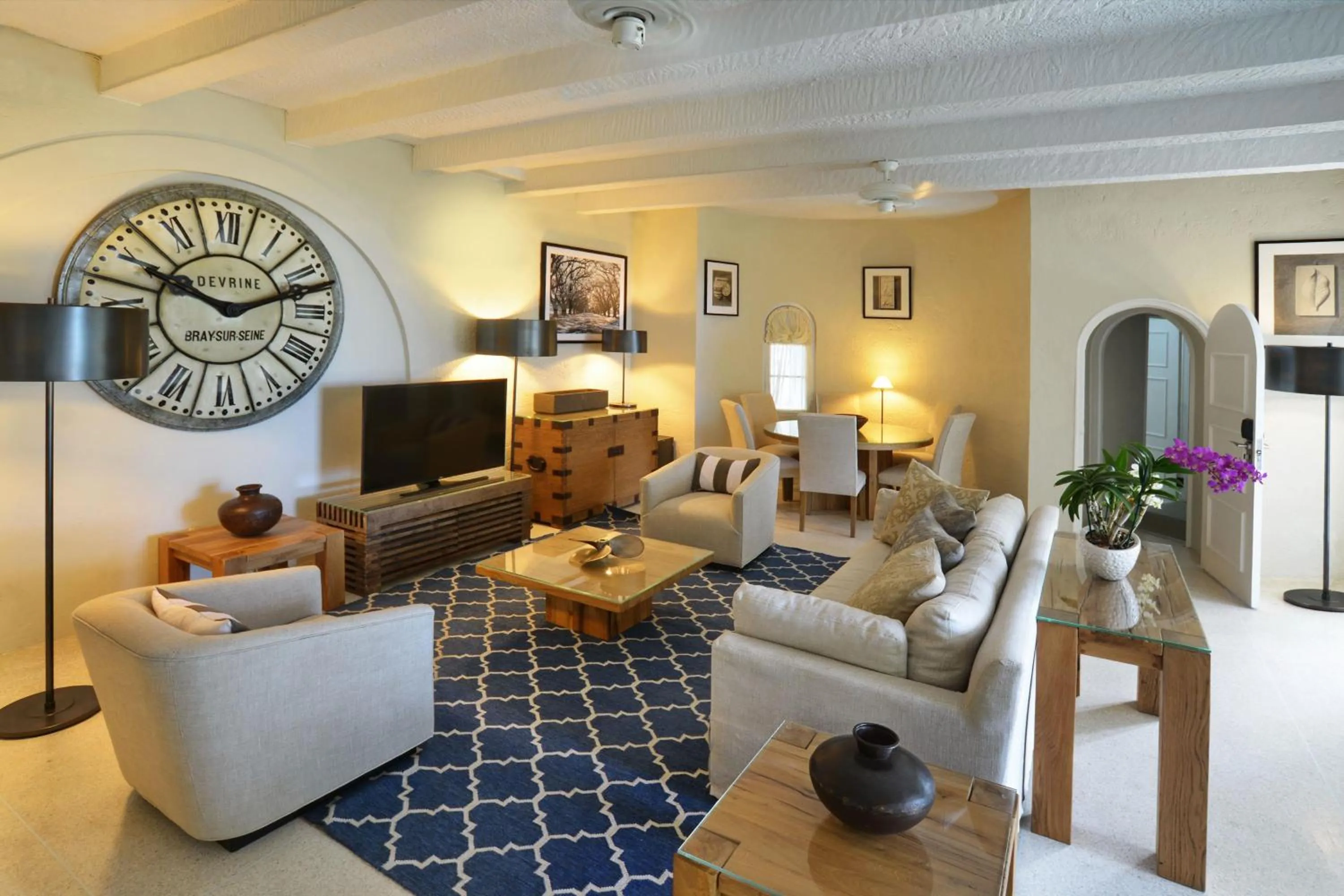 Living room in Fairmont Royal Pavilion Barbados Resort