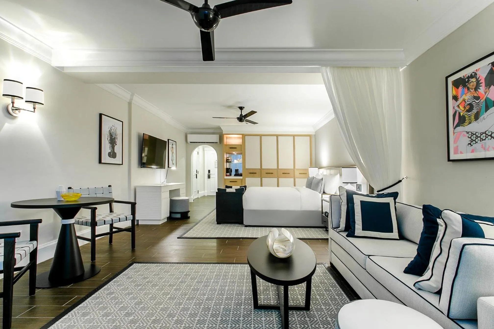 Photo of the whole room, Bed in Fairmont Royal Pavilion Barbados Resort