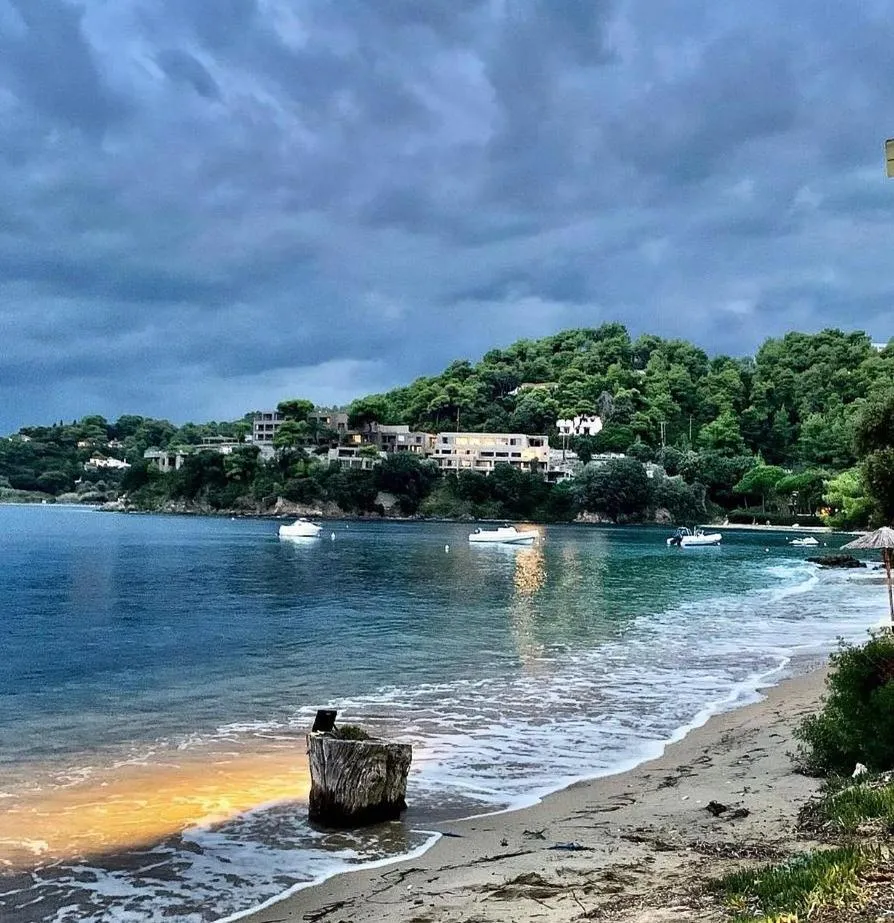 Cape Kanapitsa Hotel & Suites