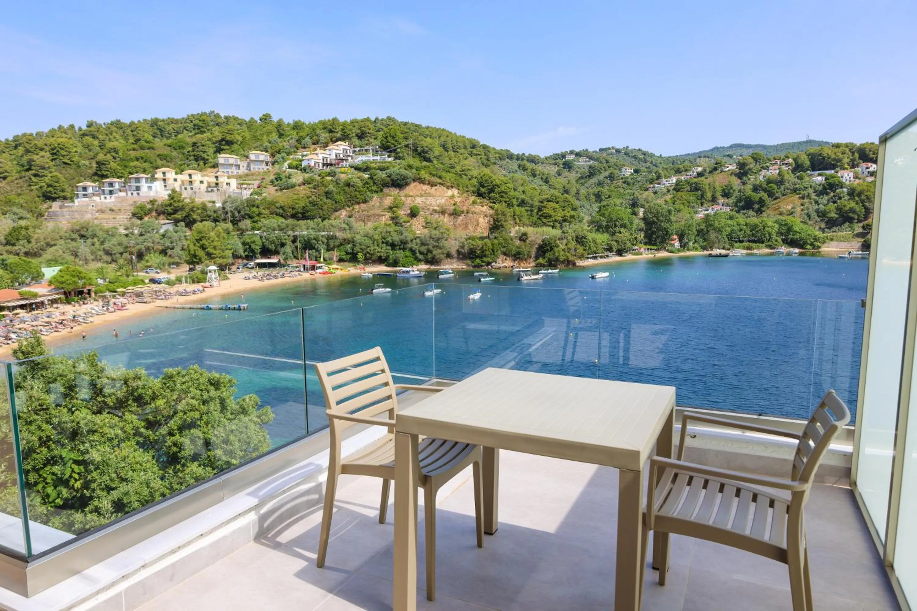 Cape Kanapitsa Hotel & Suites