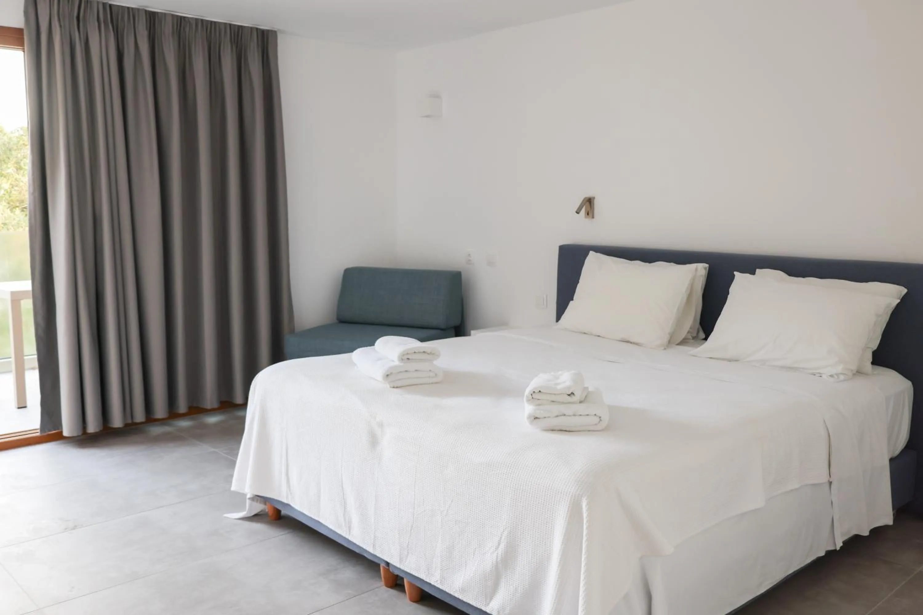 Bed in Cape Kanapitsa Hotel & Suites