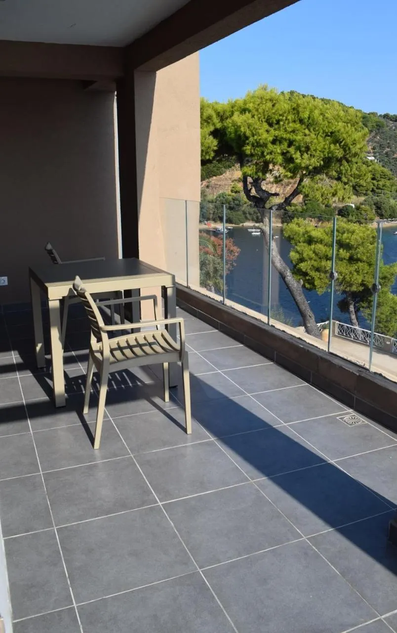 Cape Kanapitsa Hotel & Suites