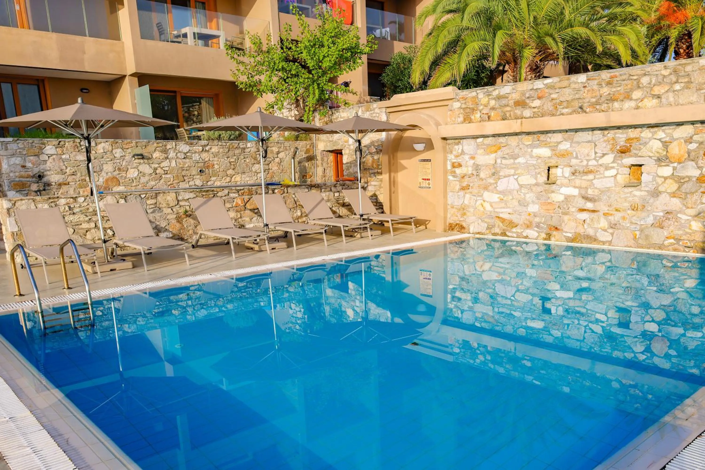 Swimming pool in Cape Kanapitsa Hotel & Suites