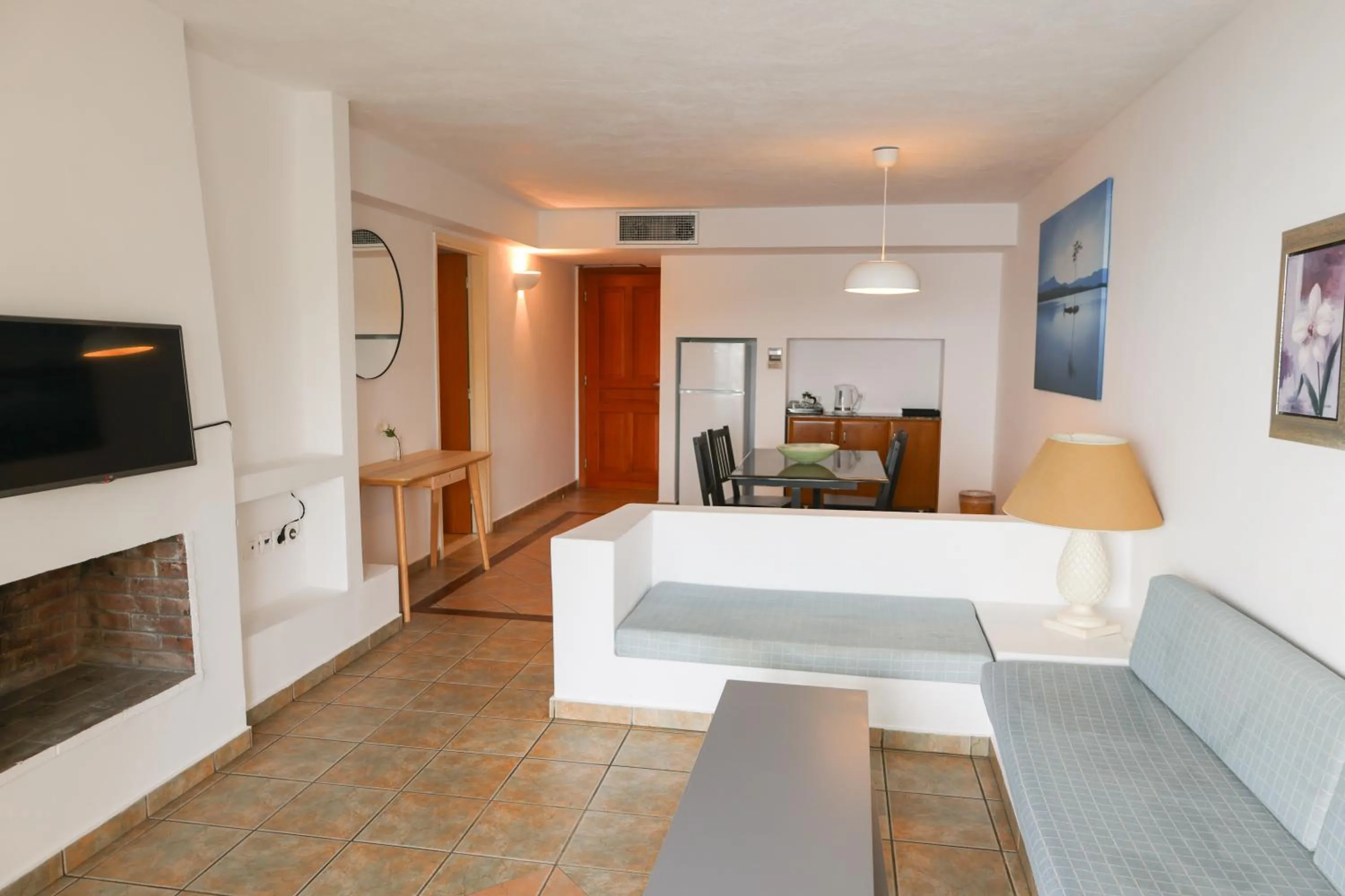 Cape Kanapitsa Hotel & Suites