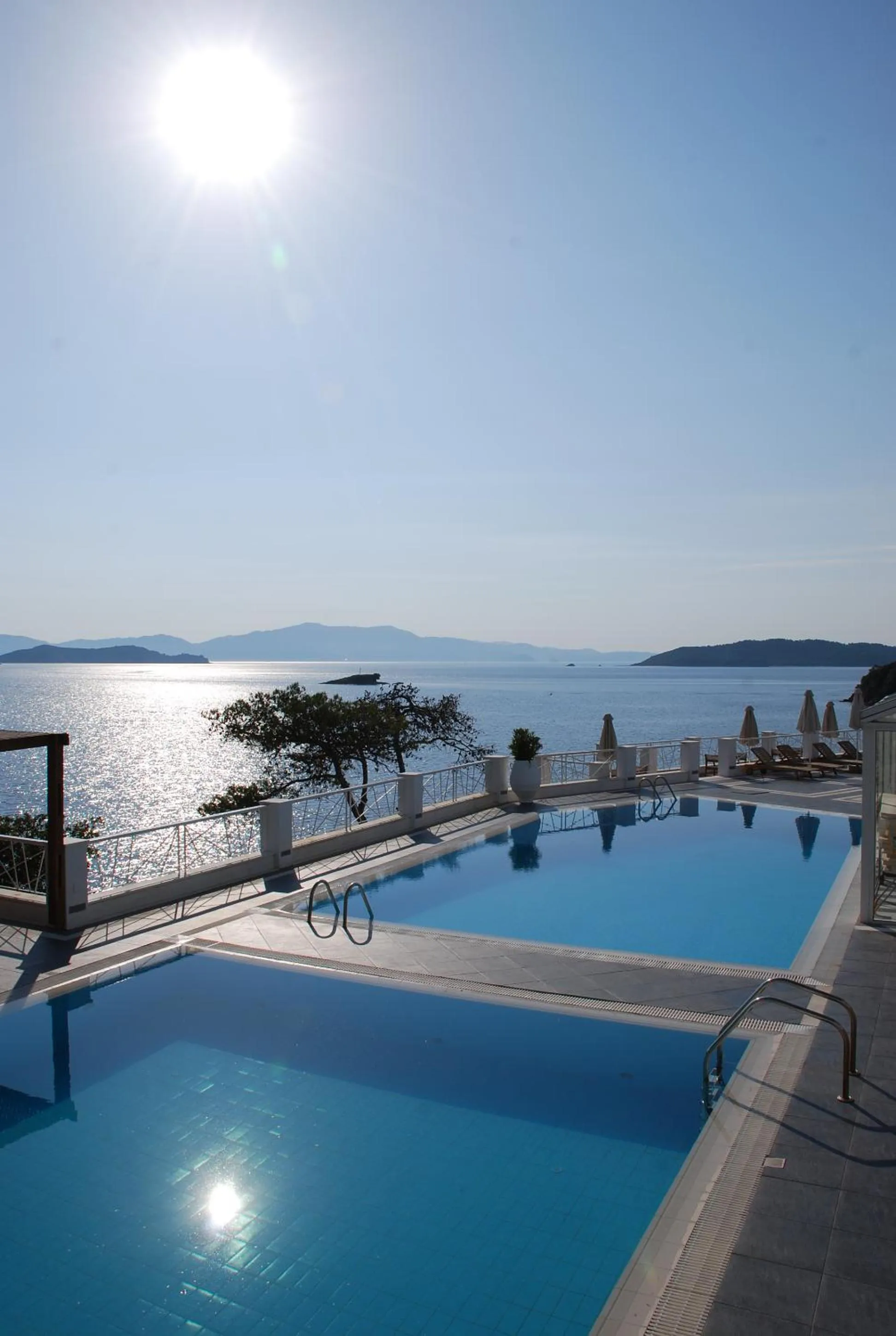 Swimming pool in Cape Kanapitsa Hotel & Suites