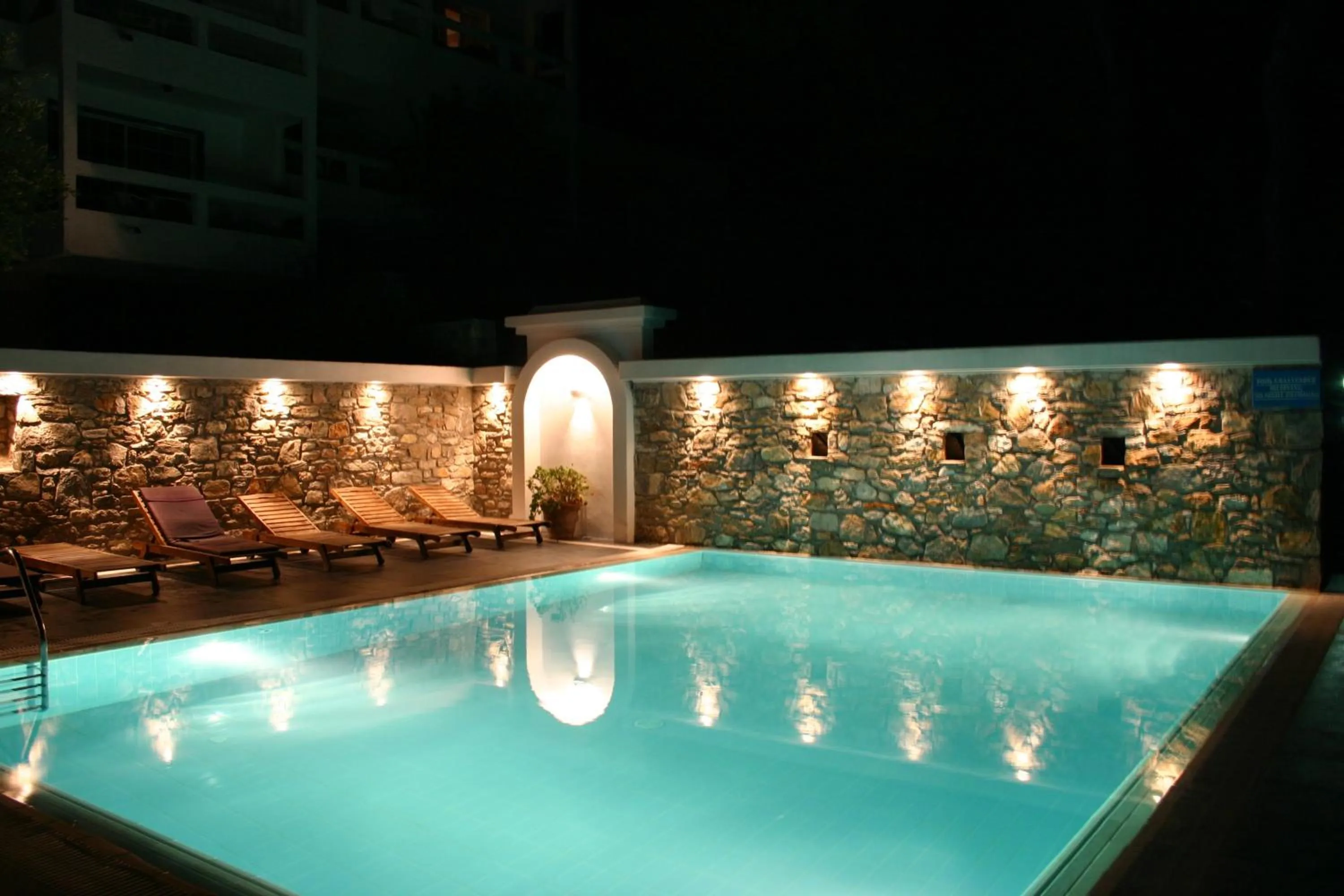 Swimming pool in Cape Kanapitsa Hotel & Suites