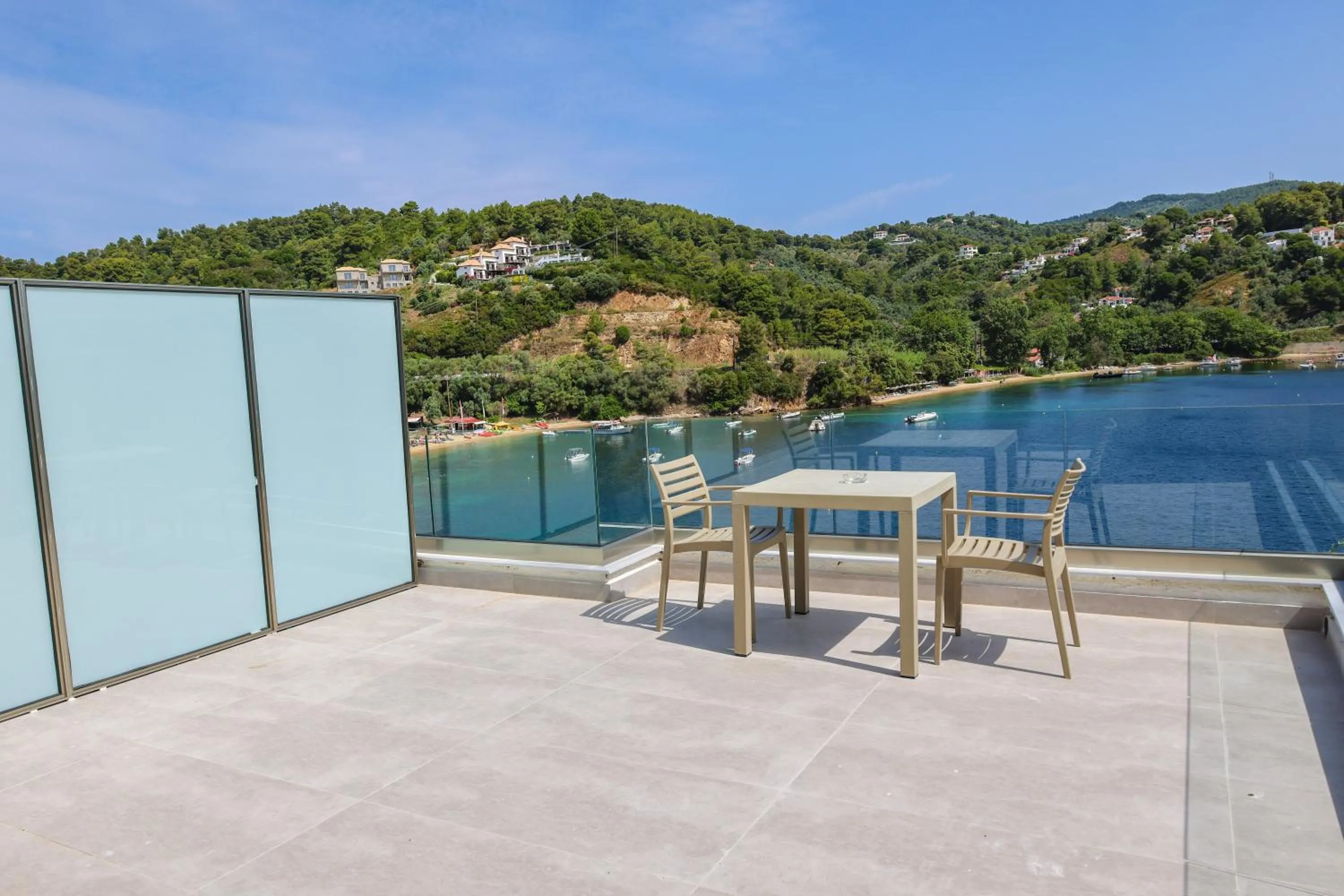 Cape Kanapitsa Hotel & Suites