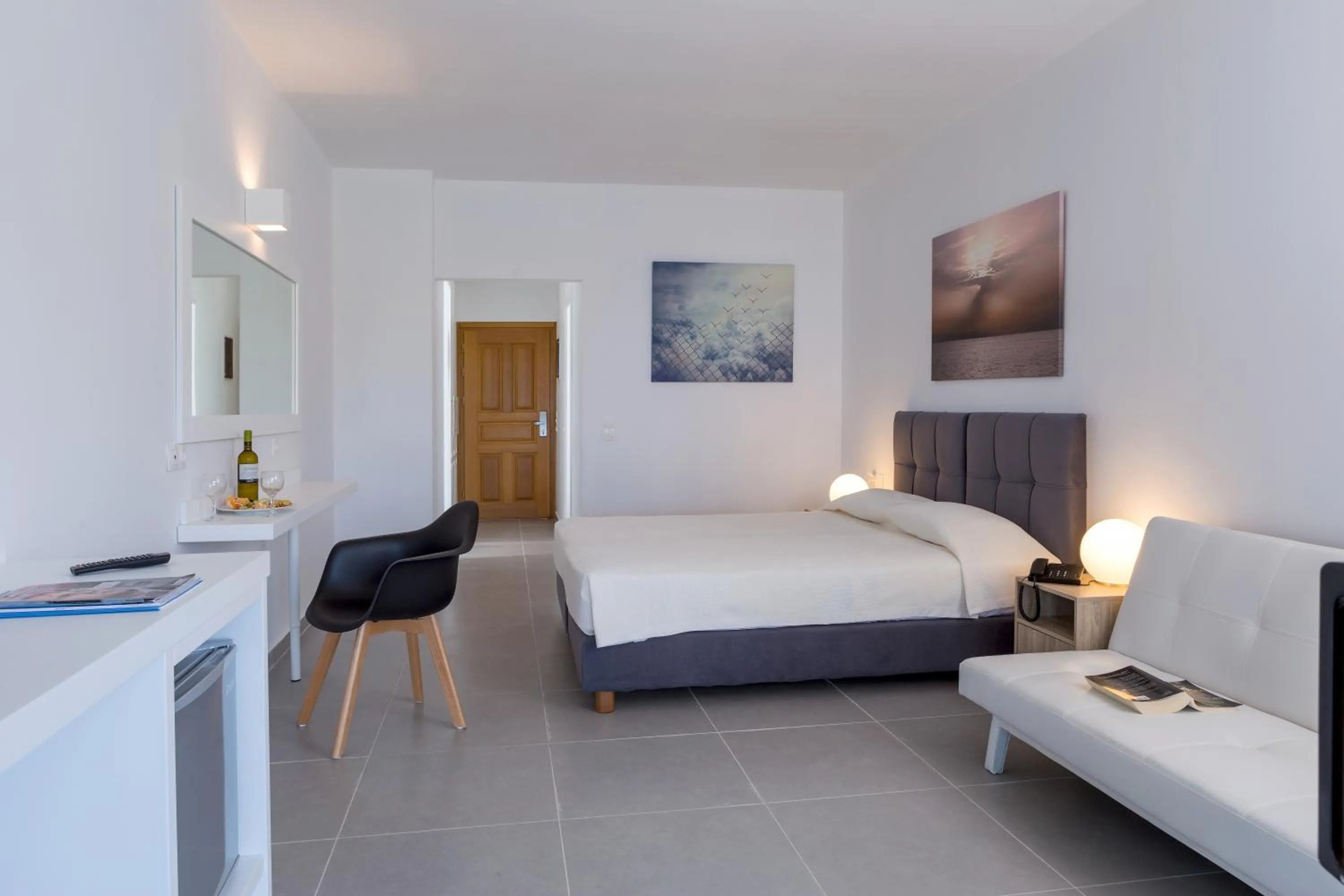 Bed in Cape Kanapitsa Hotel & Suites