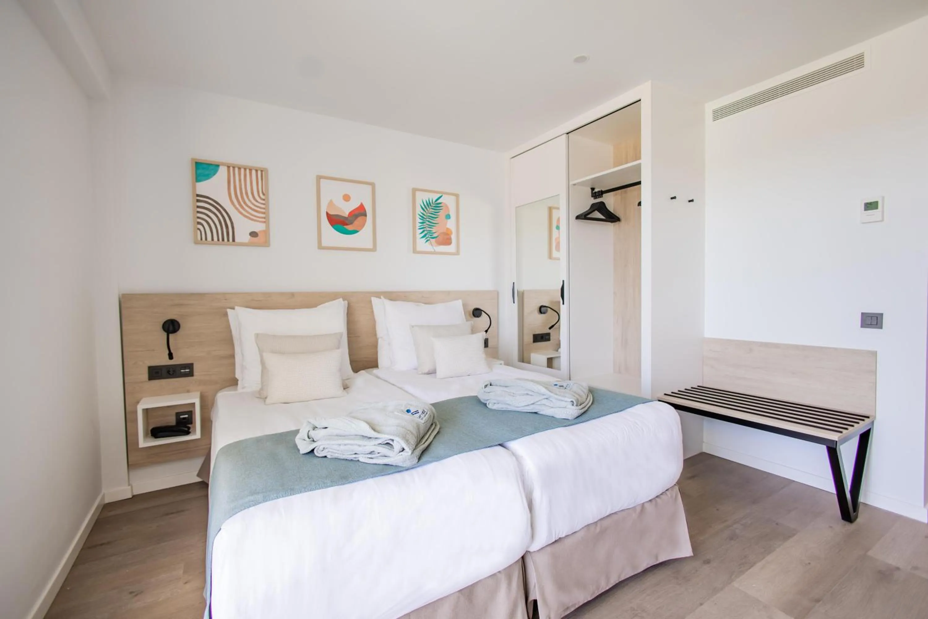 Photo of the whole room, Bed in Servatur Hartaguna - Adults Only