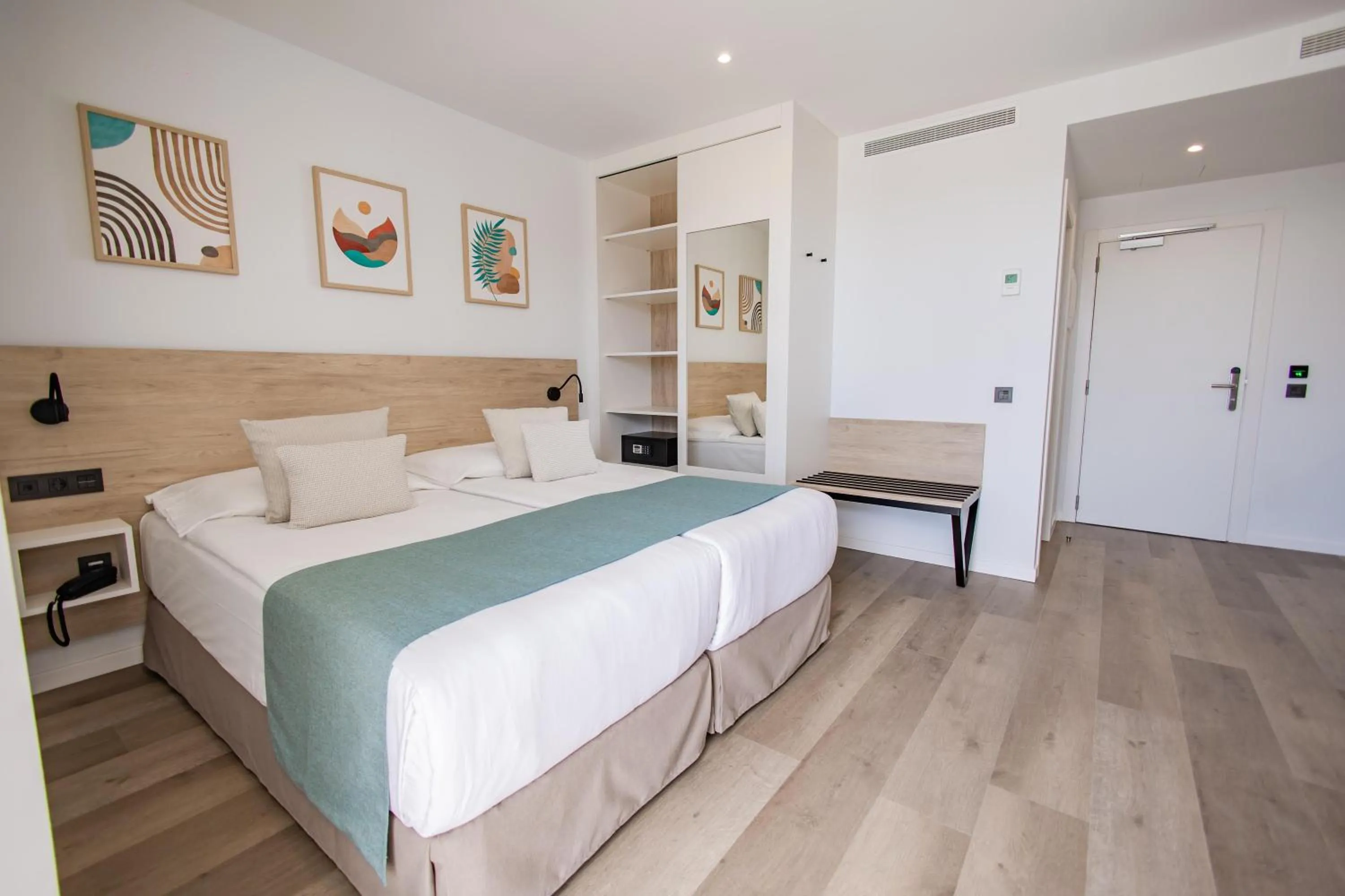 Photo of the whole room, Bed in Servatur Hartaguna - Adults Only