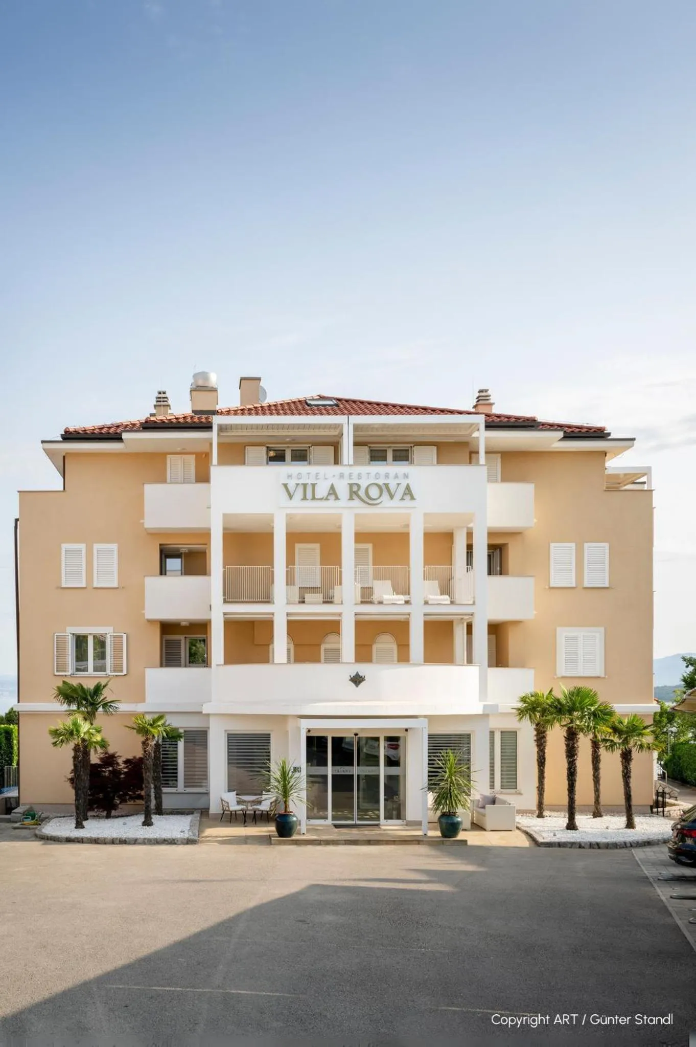 Property building in Hotel Vila Rova