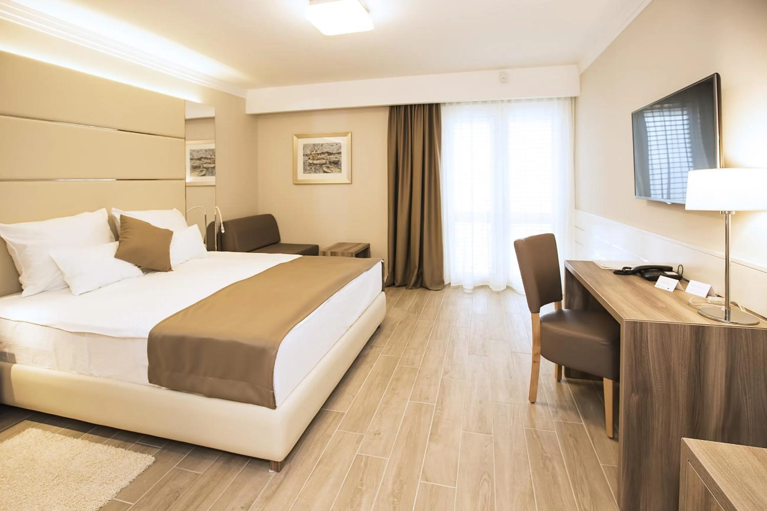 Balcony/Terrace, Bed in Hotel Vila Rova