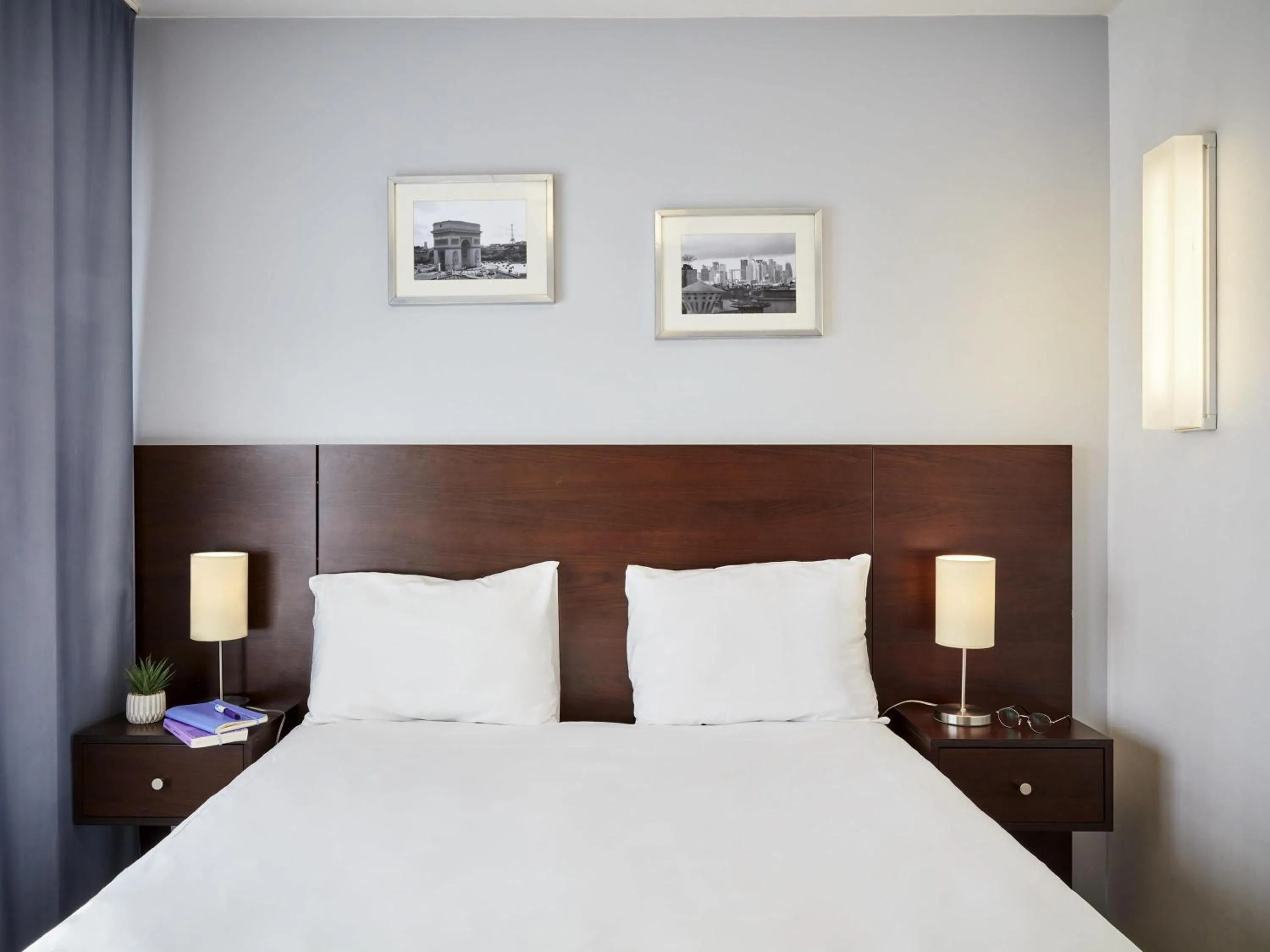 Property building, Bed in Aparthotel Adagio Access Paris Bastille