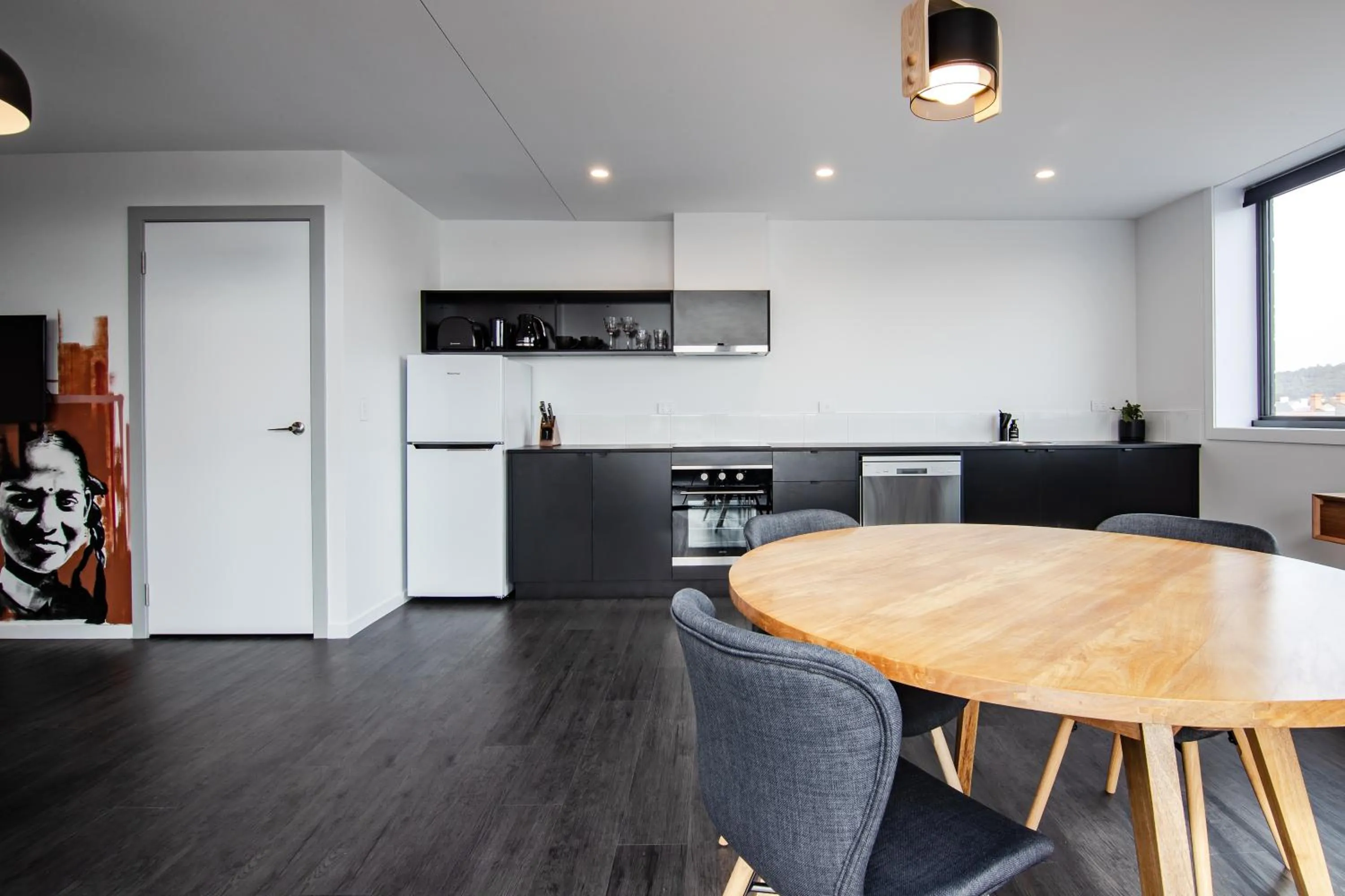 Kitchen or kitchenette in Change Overnight