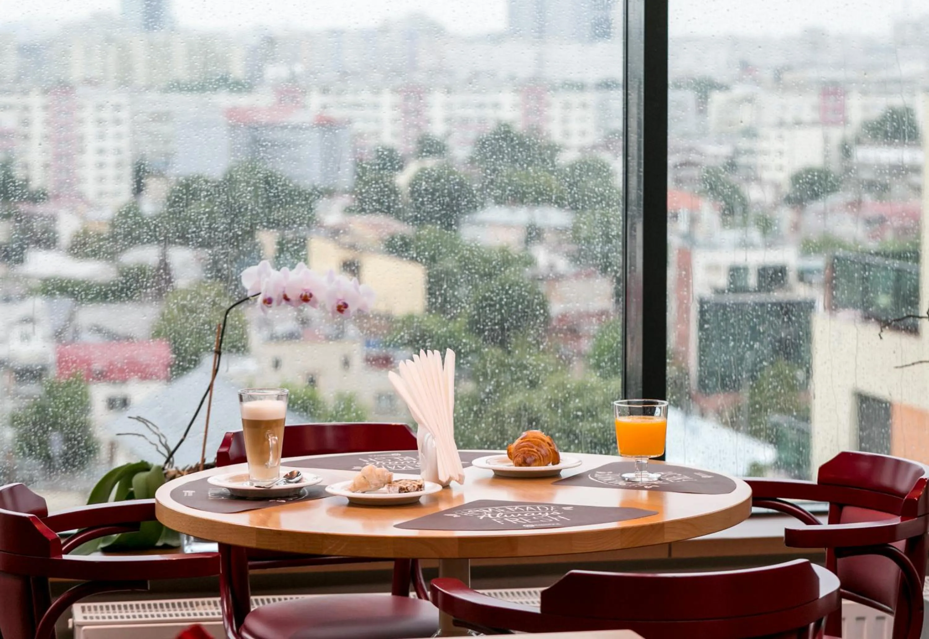 Restaurant/places to eat in Orhideea Residence & Spa