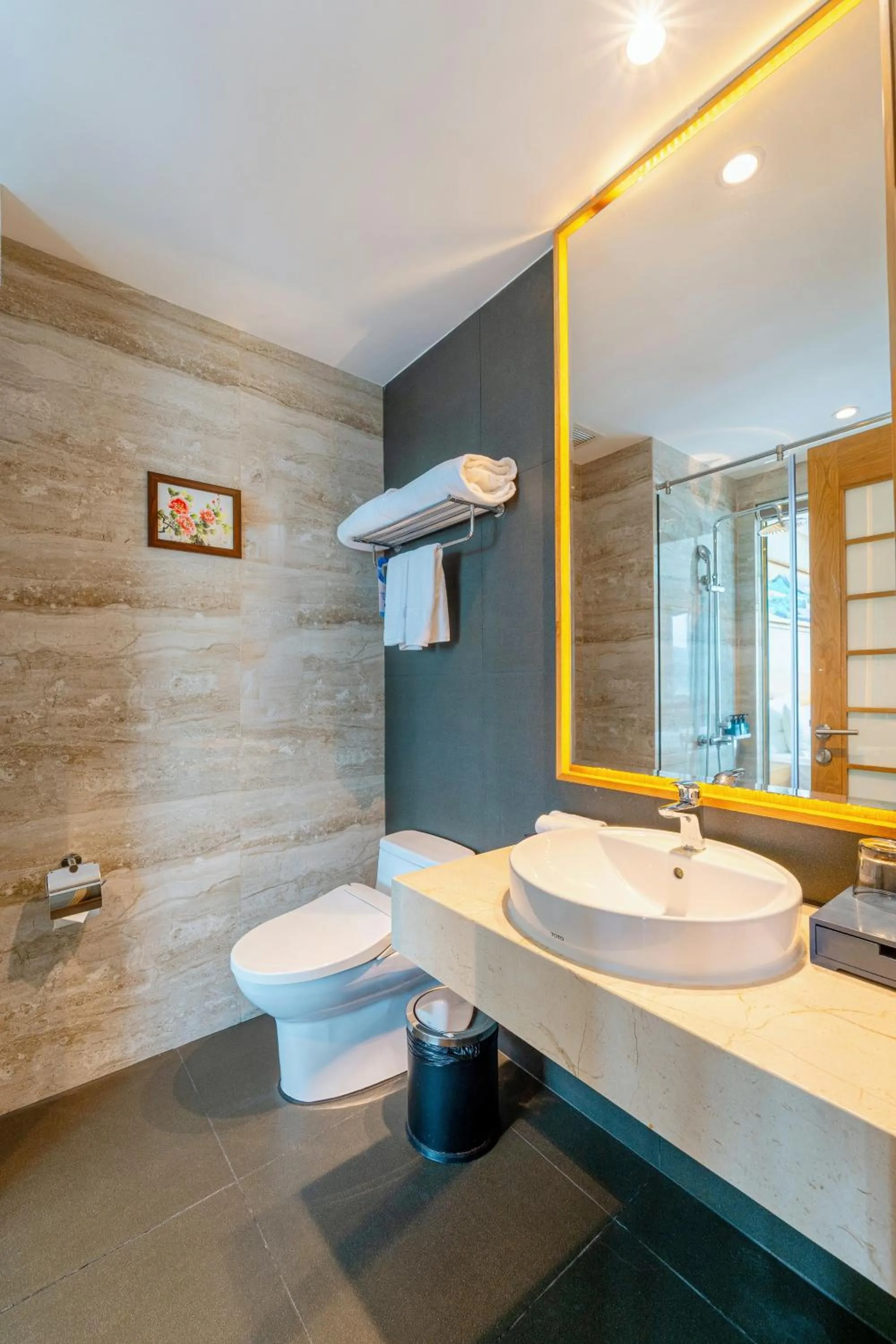 Toilet in Sala Danang Beach Hotel