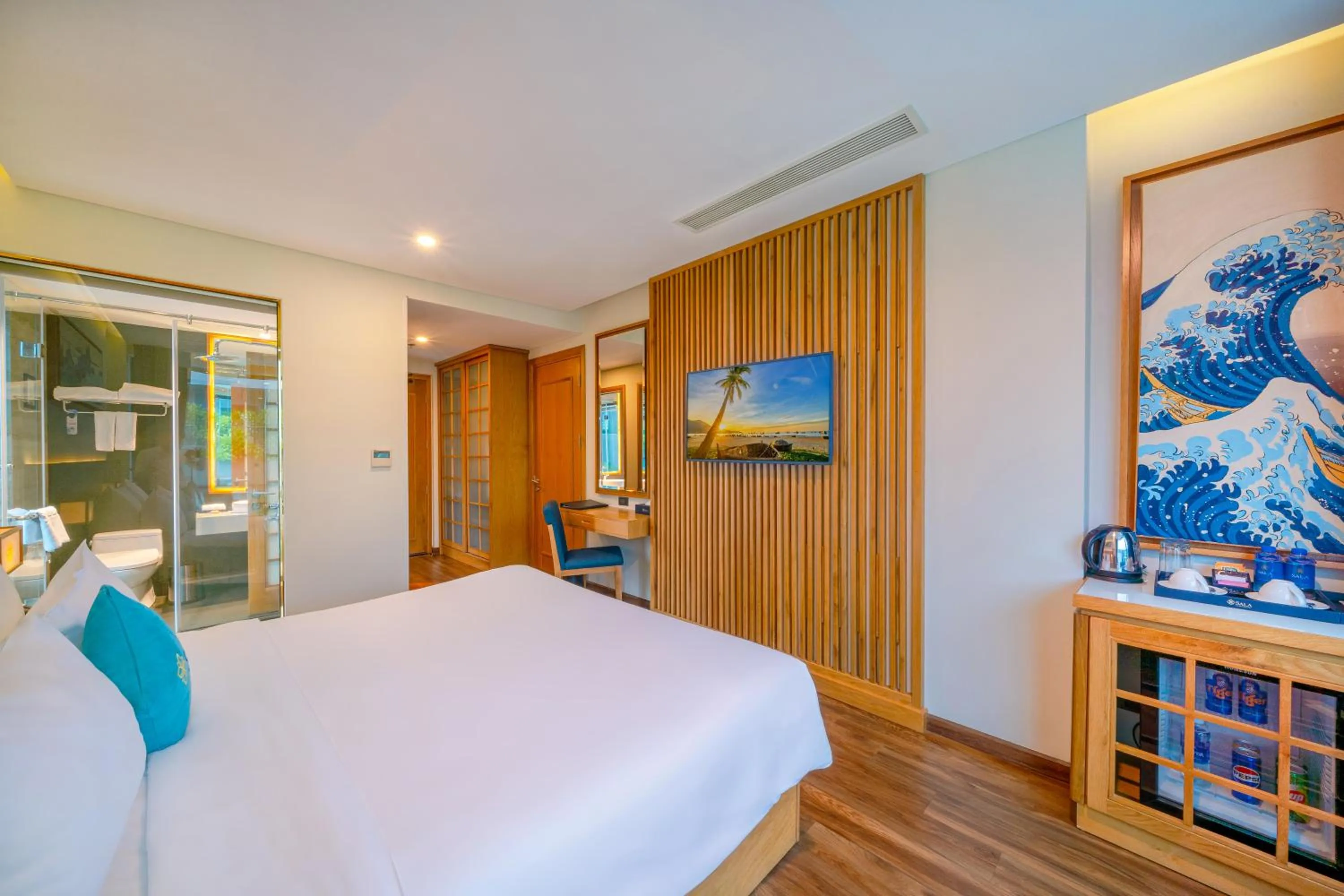 Photo of the whole room, Bed in Sala Danang Beach Hotel