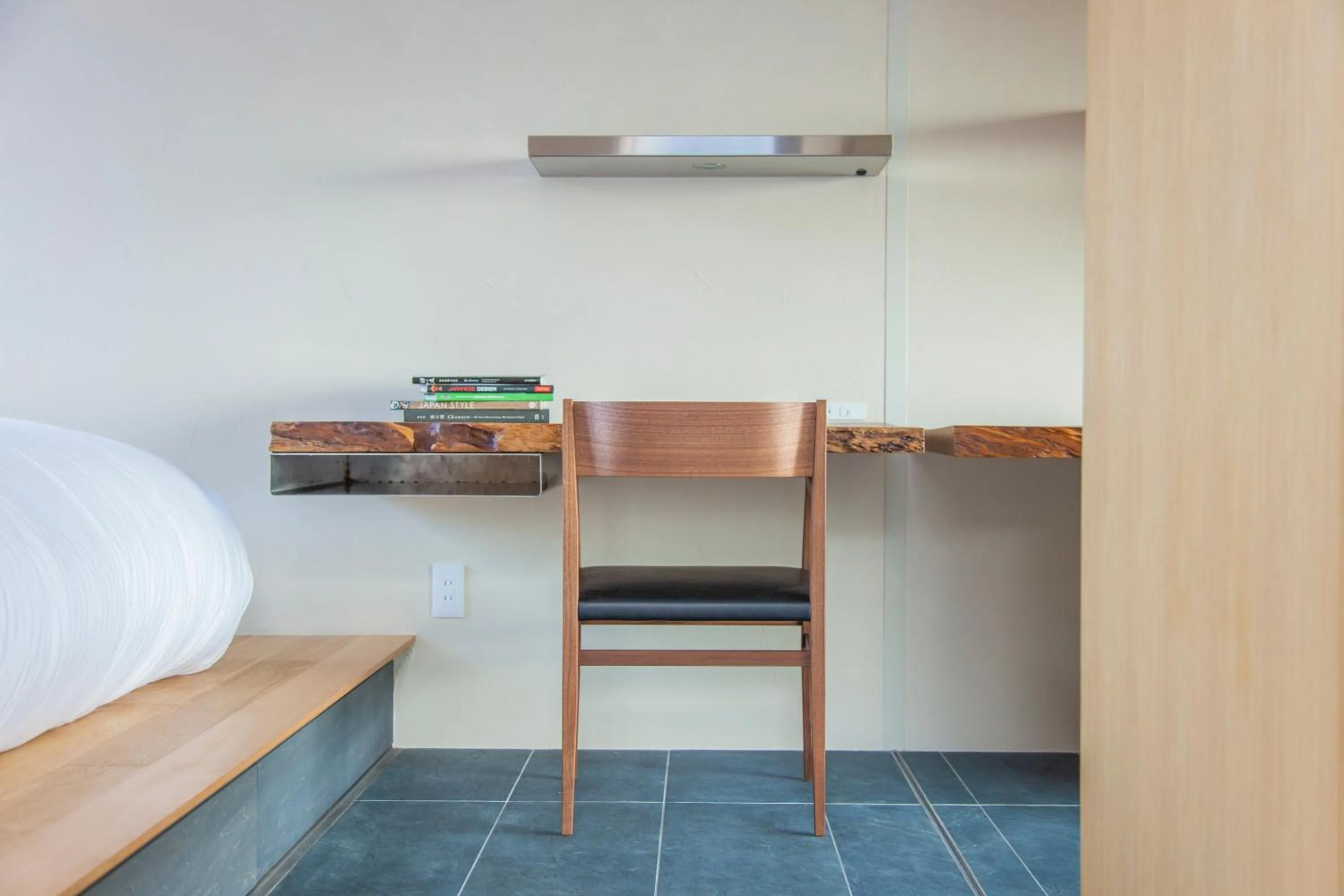 Bedroom in modern ryokan kishi-ke