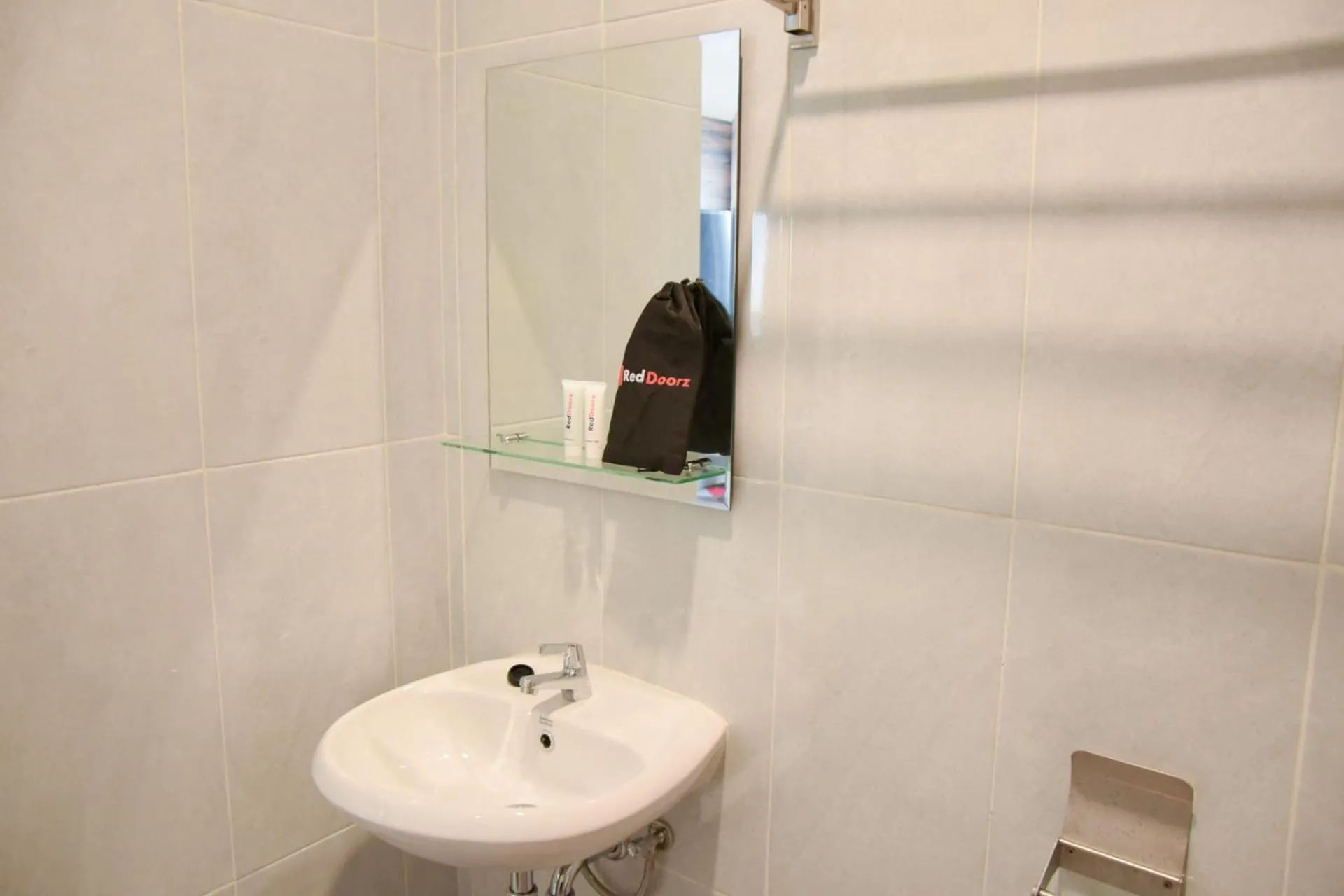 Bathroom in RedDoorz Plus near UNIMED Medan