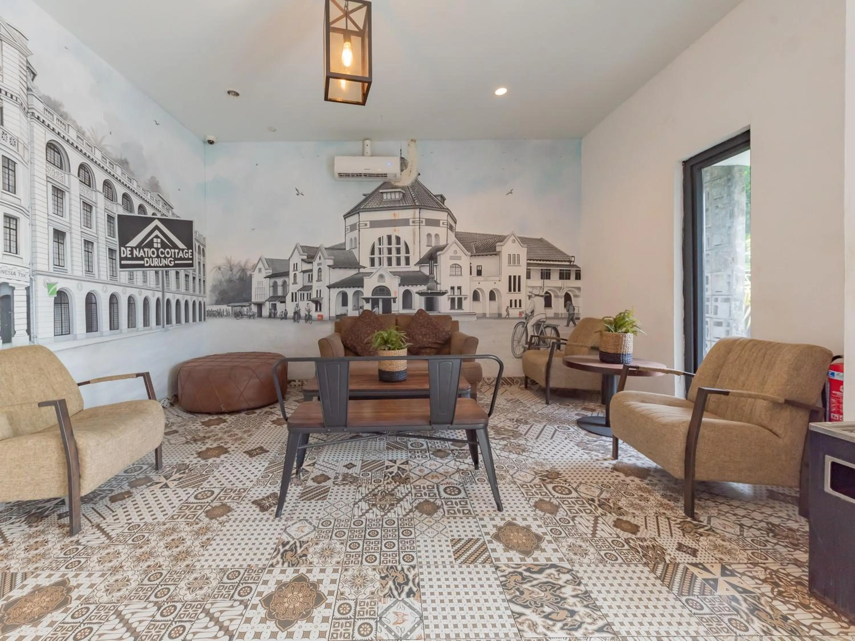 Seating area in RedDoorz Plus near UNIMED Medan