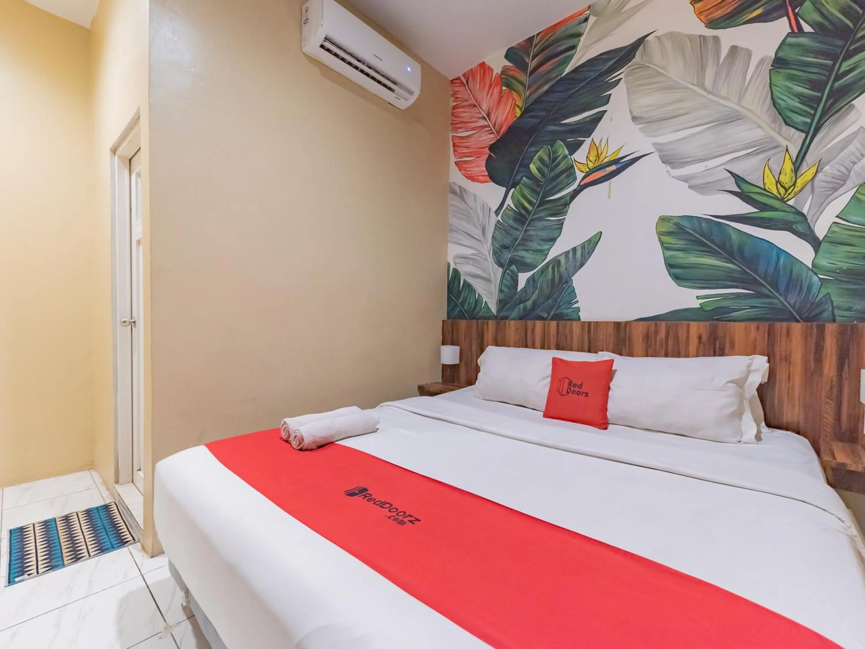 Bedroom, Bed in RedDoorz Plus near UNIMED Medan