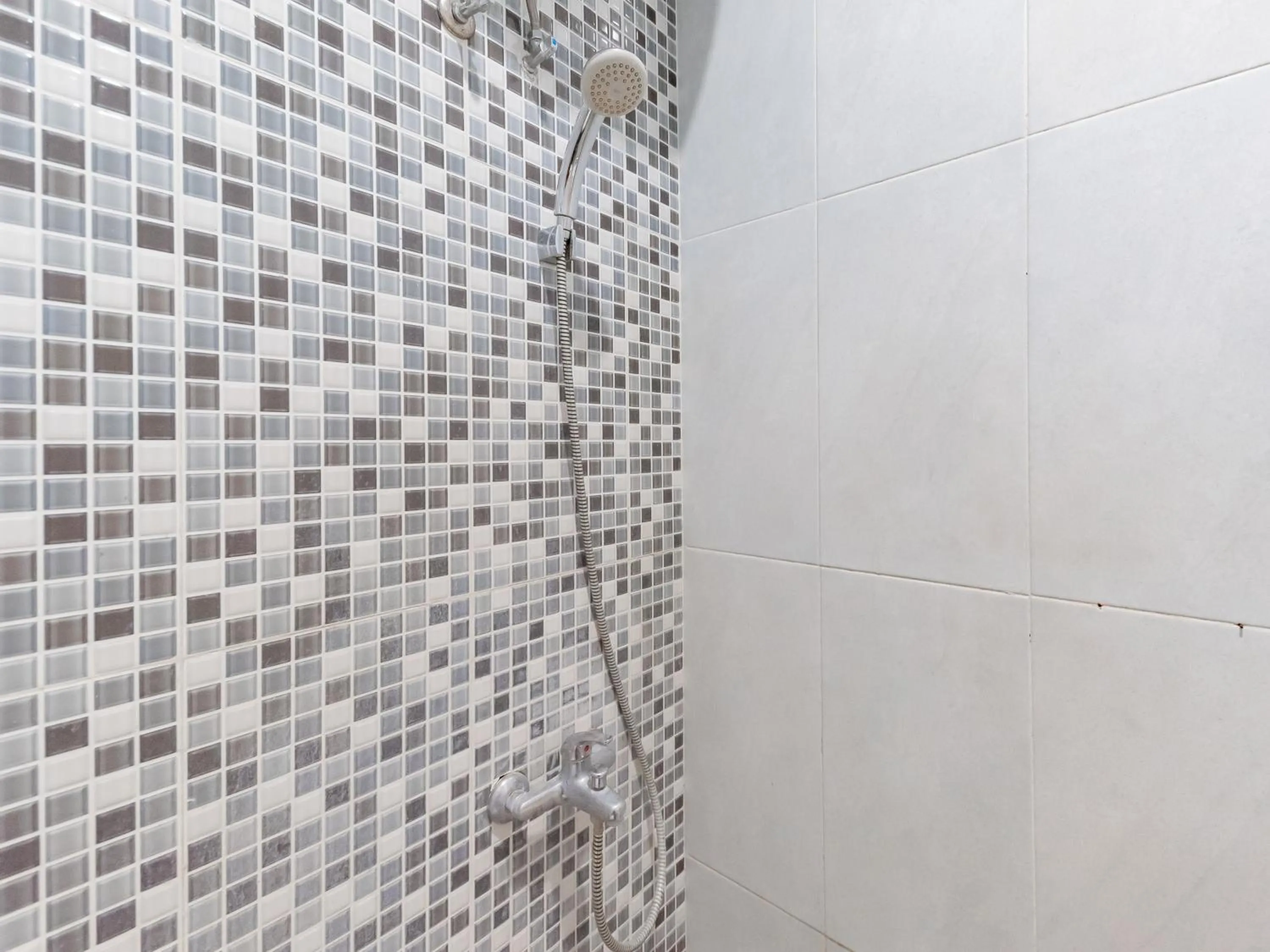 Bathroom in RedDoorz Plus near UNIMED Medan