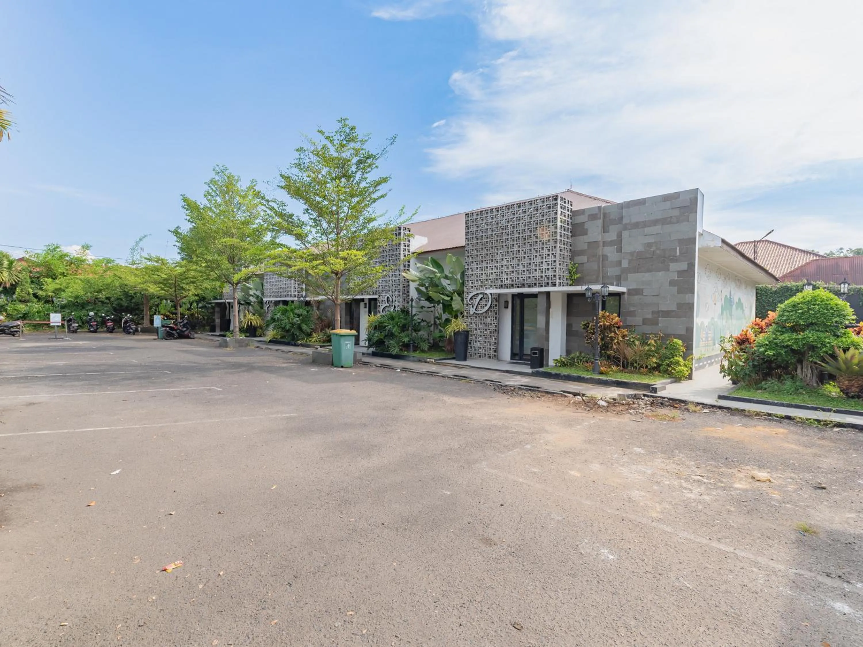 Property building in RedDoorz Plus near UNIMED Medan