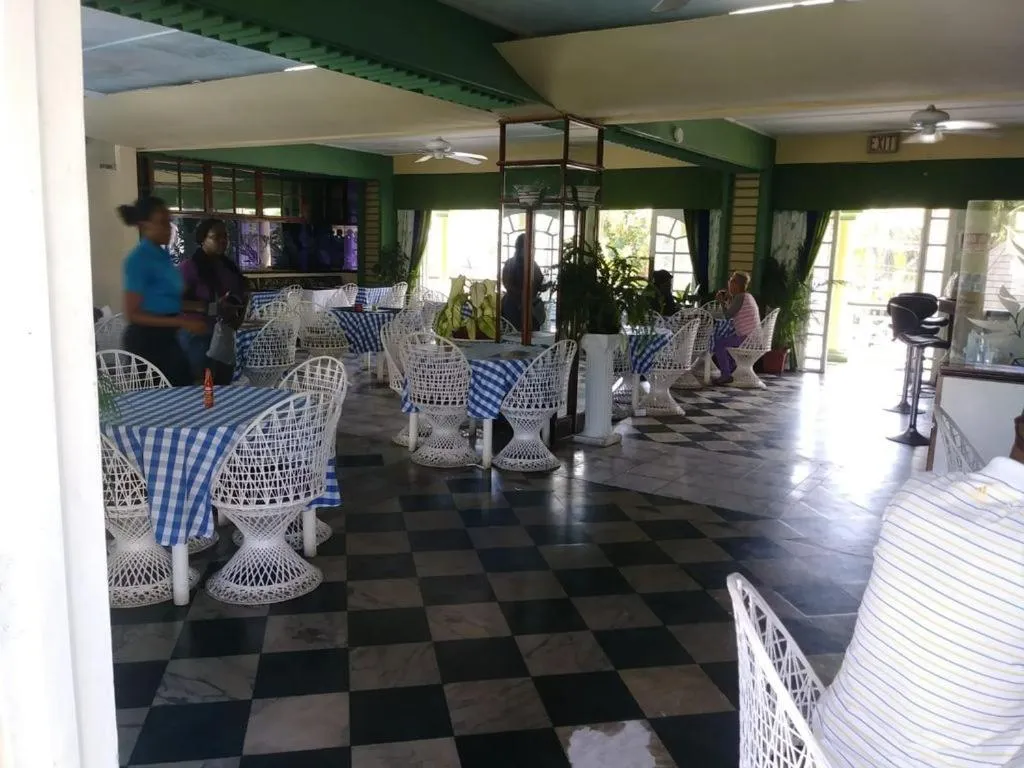 Cool's 1 bedroom Beach & Garden View