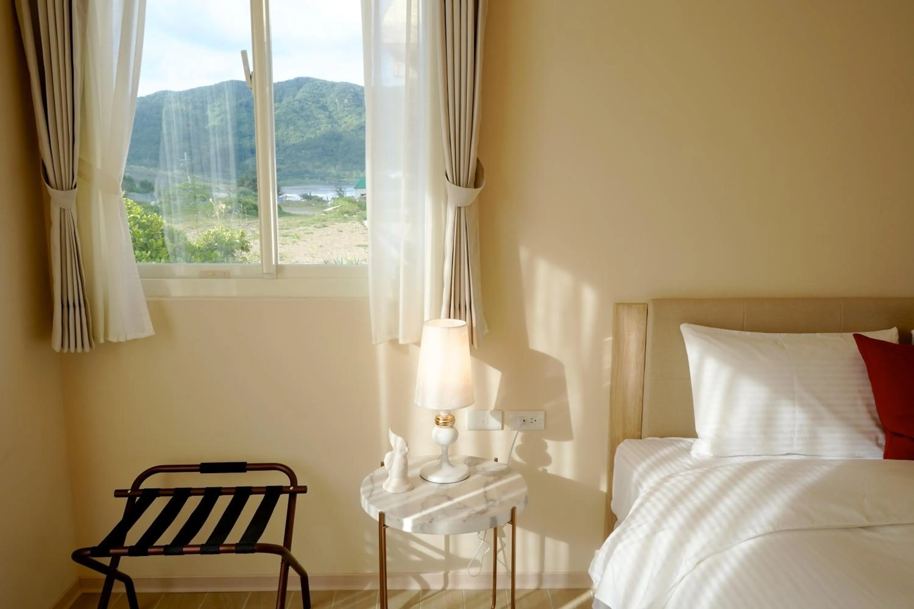 Mountain view, Bed in Little Piggy B&B