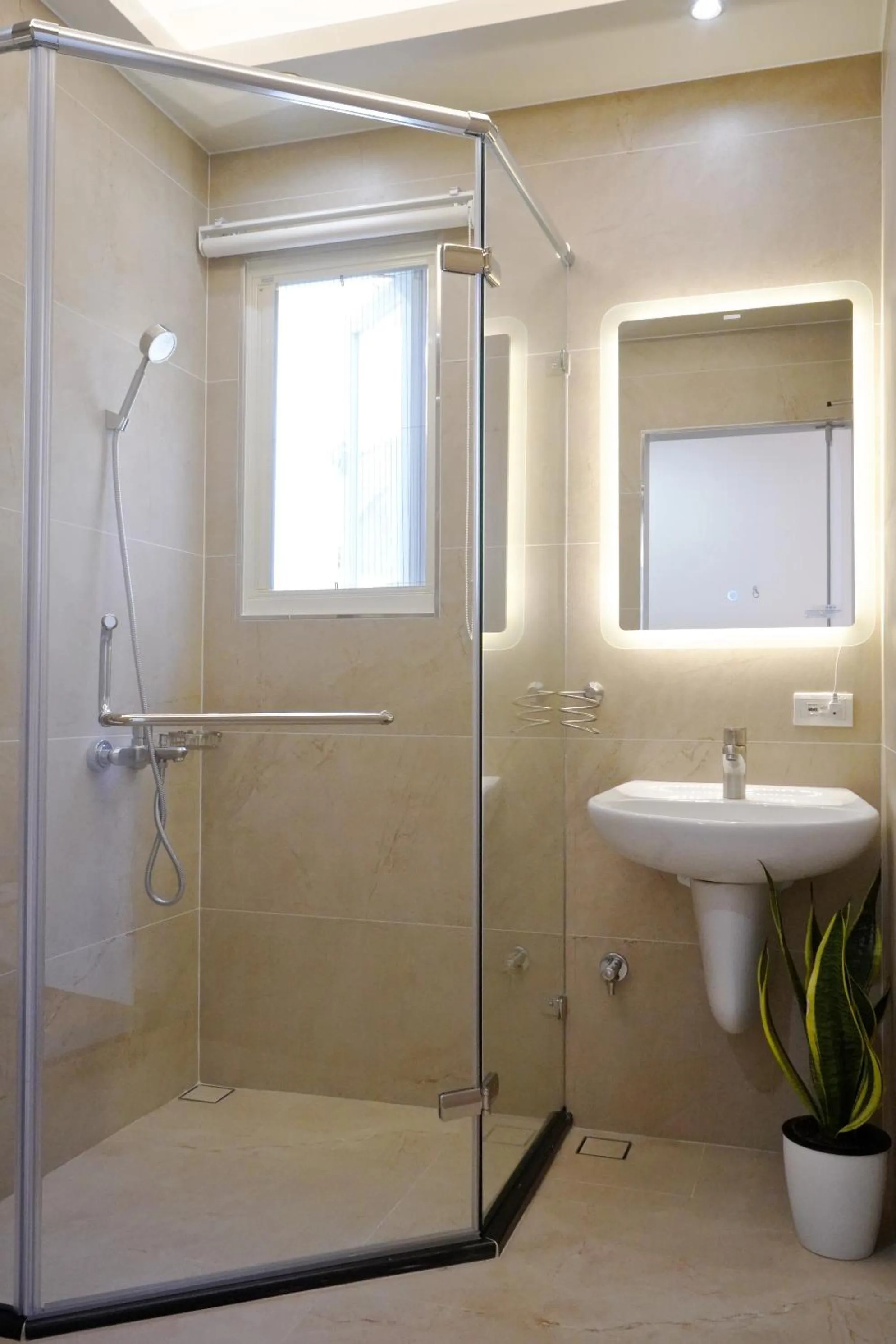 Shower in Little Piggy B&B