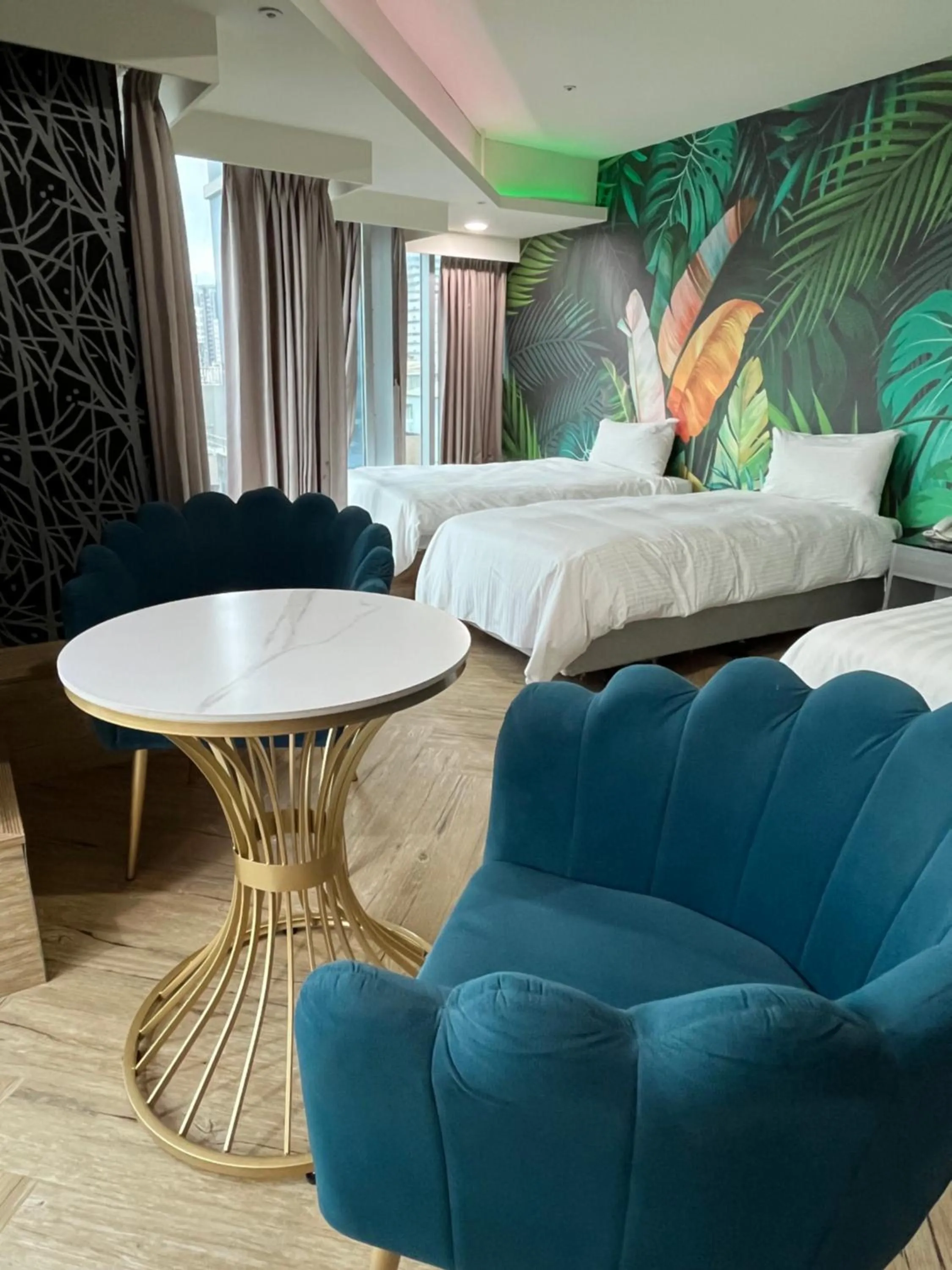 Photo of the whole room, Bed in E Lim Hotel