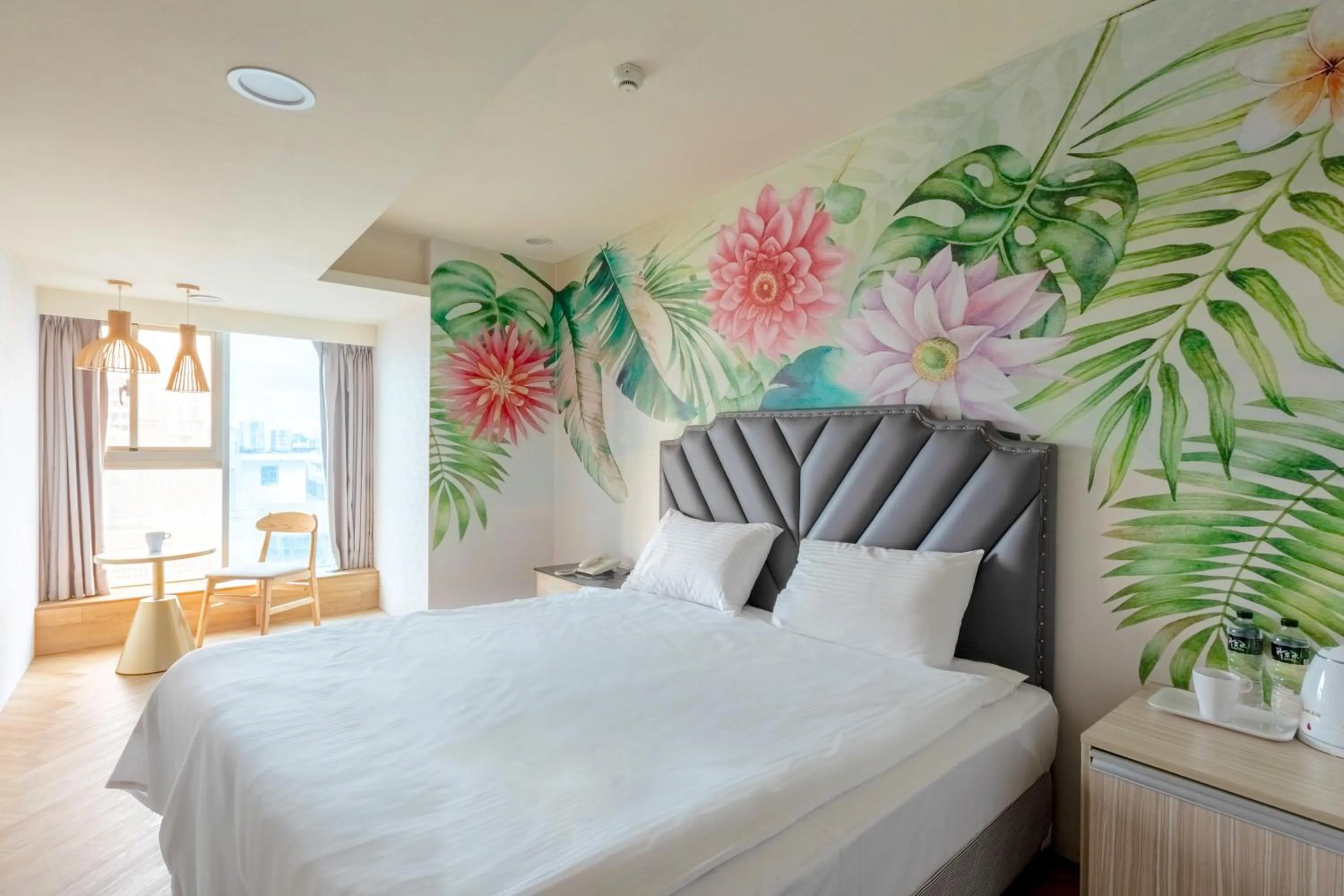 Photo of the whole room, Bed in E Lim Hotel