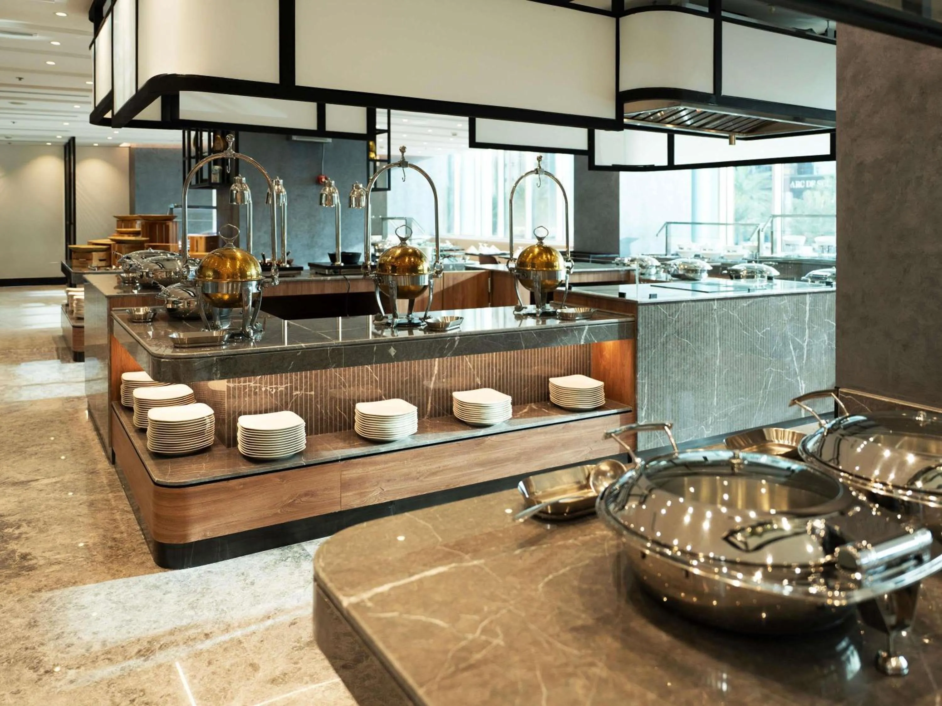 Restaurant/places to eat in Novotel Riyadh Al Anoud