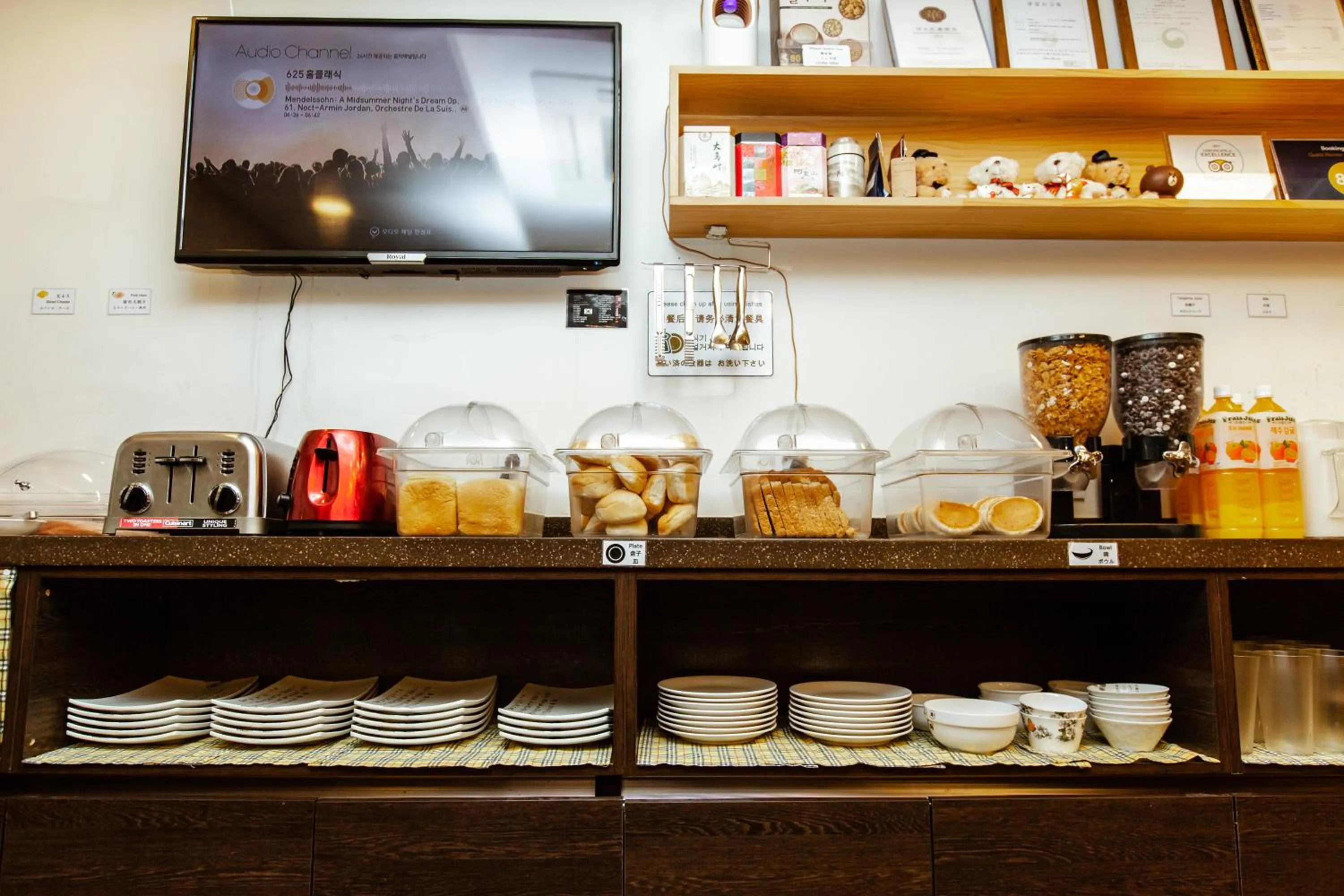 Food and drinks in Seoulite Inn Myeongdong Formerly - Step Inn Myeongdong 2