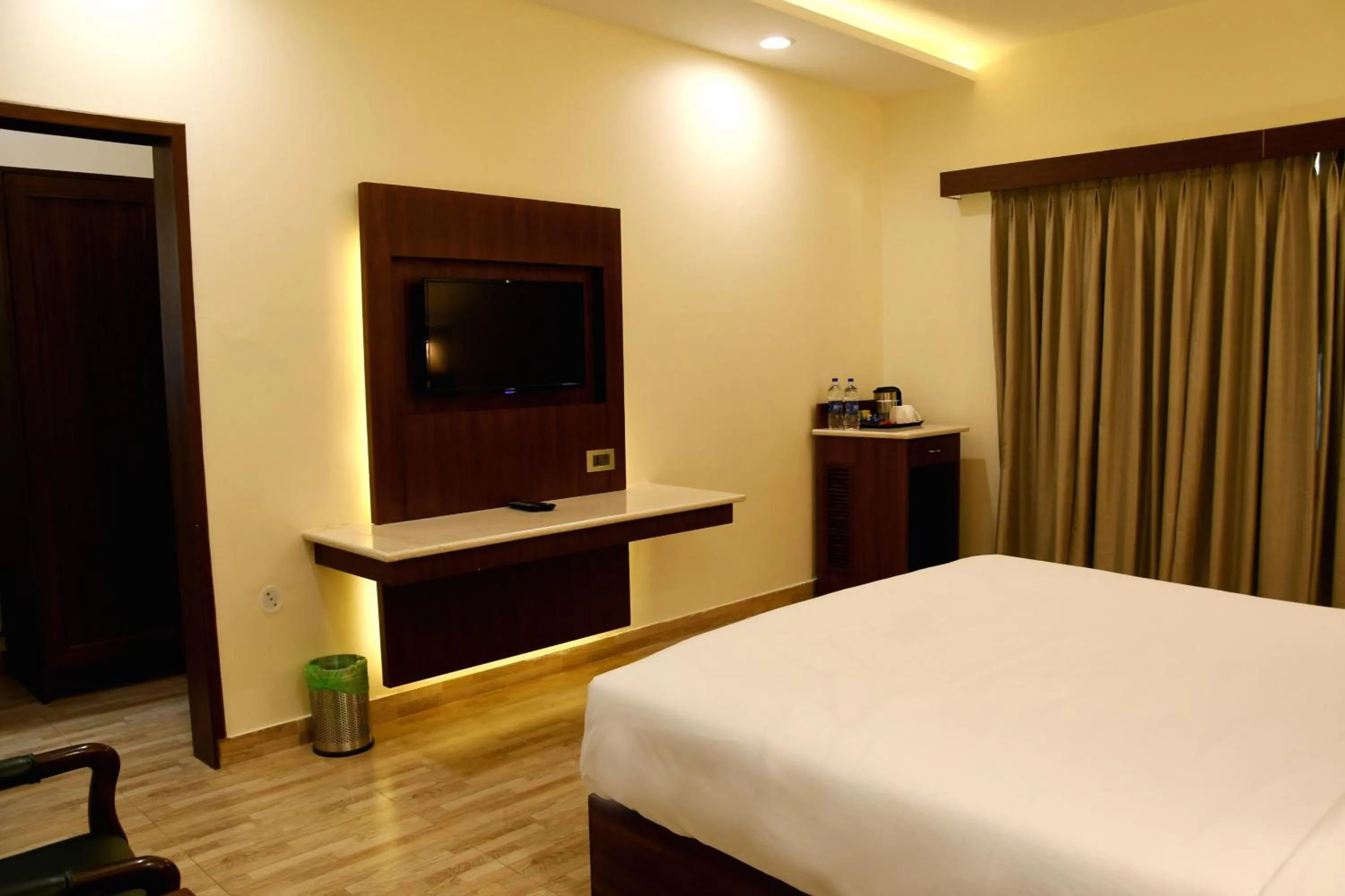 Photo of the whole room, Bed in Mastiff Villa Camellia by OTHPL