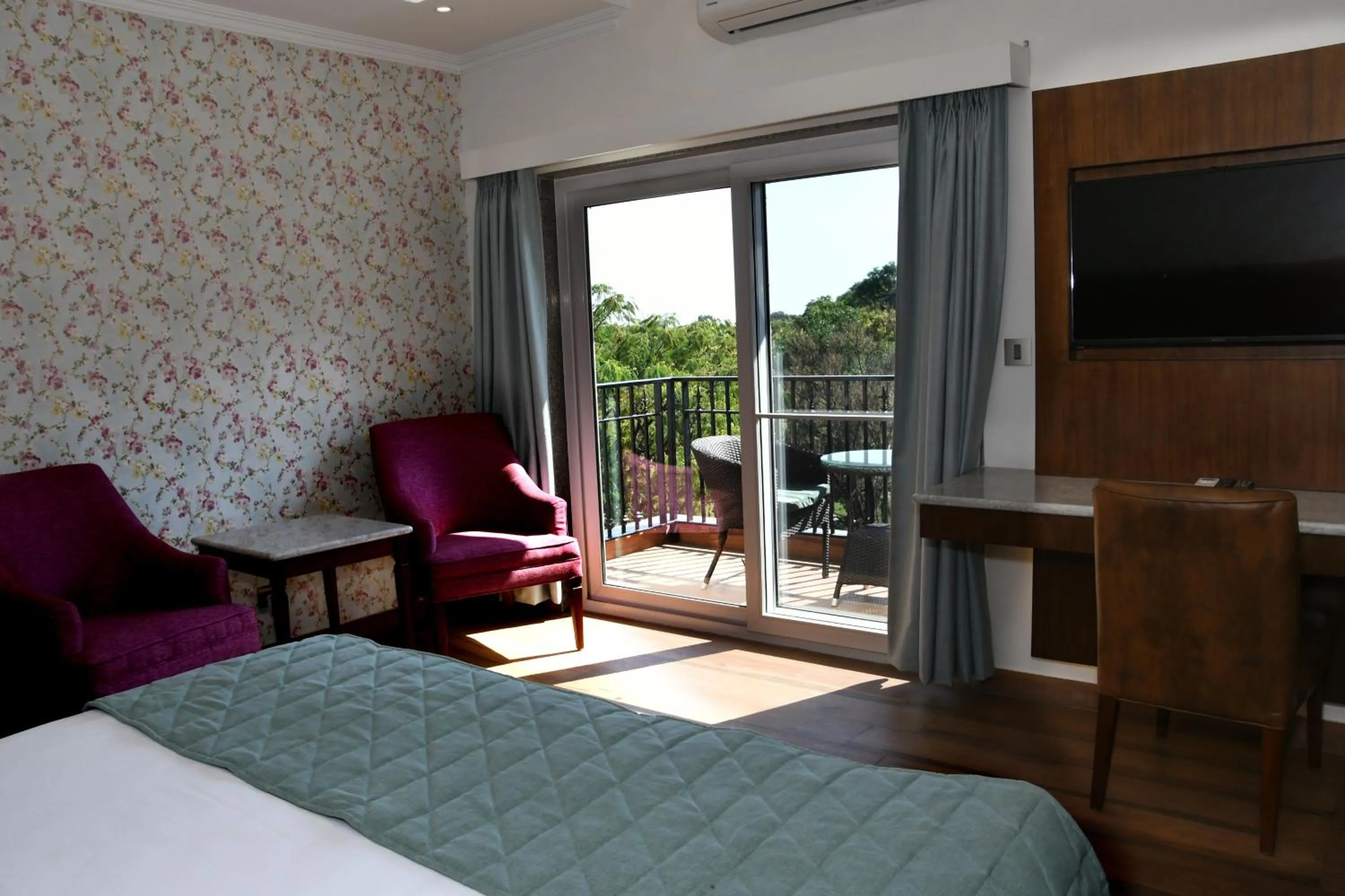 Photo of the whole room, Bed in Mastiff Villa Camellia by OTHPL