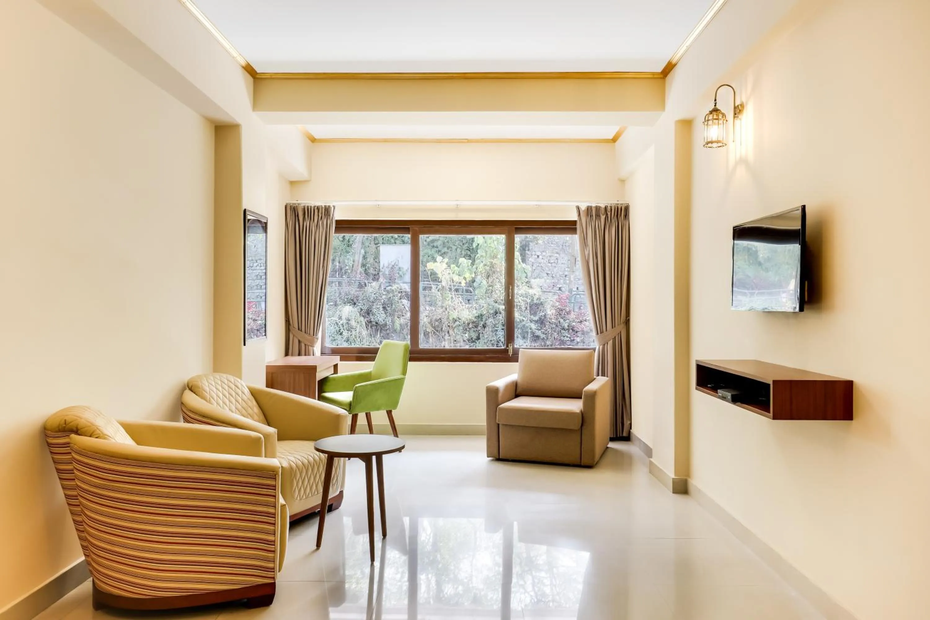 Living room in Mount Himalayan Hotel