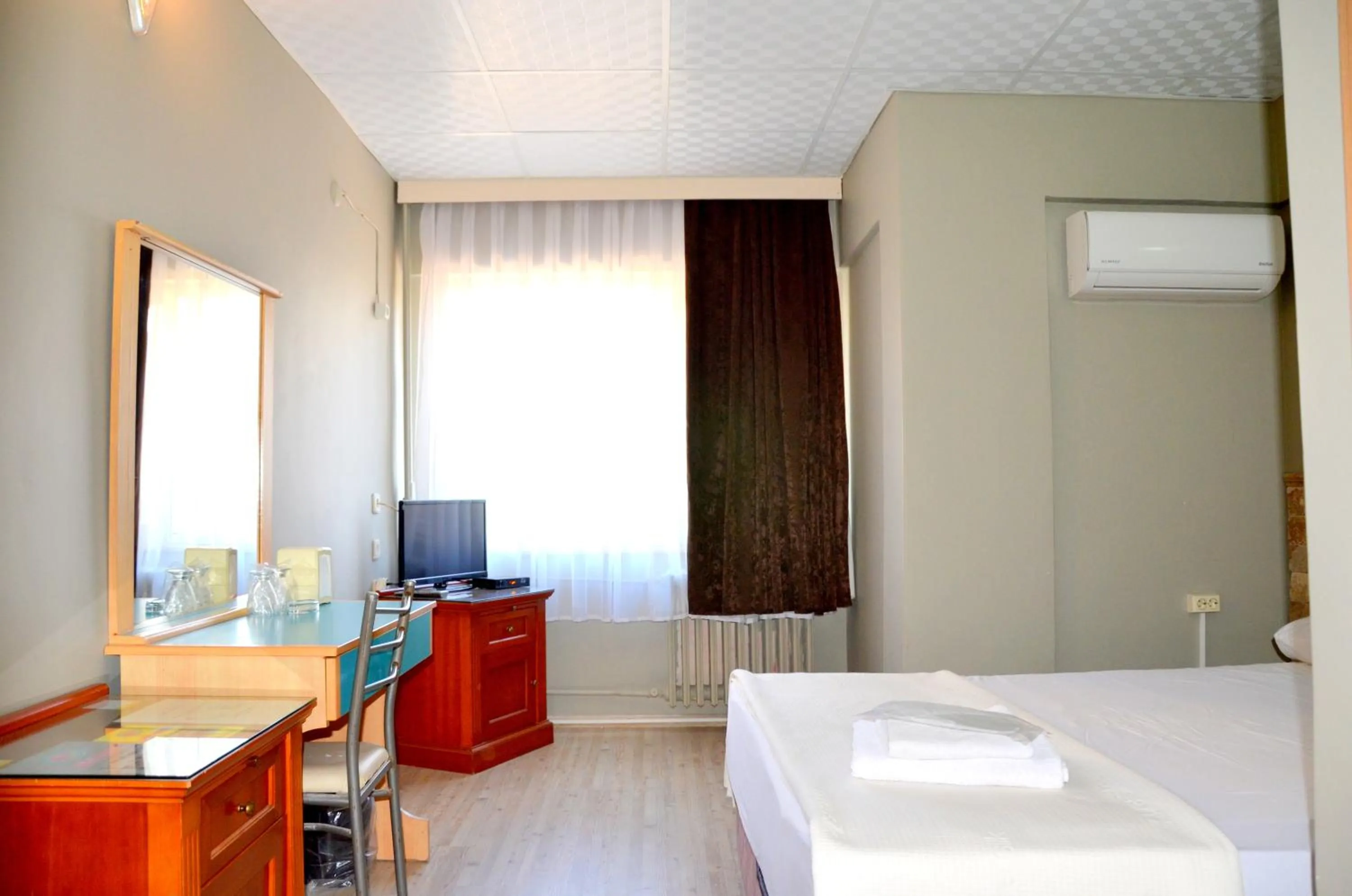 Bed in Elite Hotel City Center Saray Bed and Breakfast