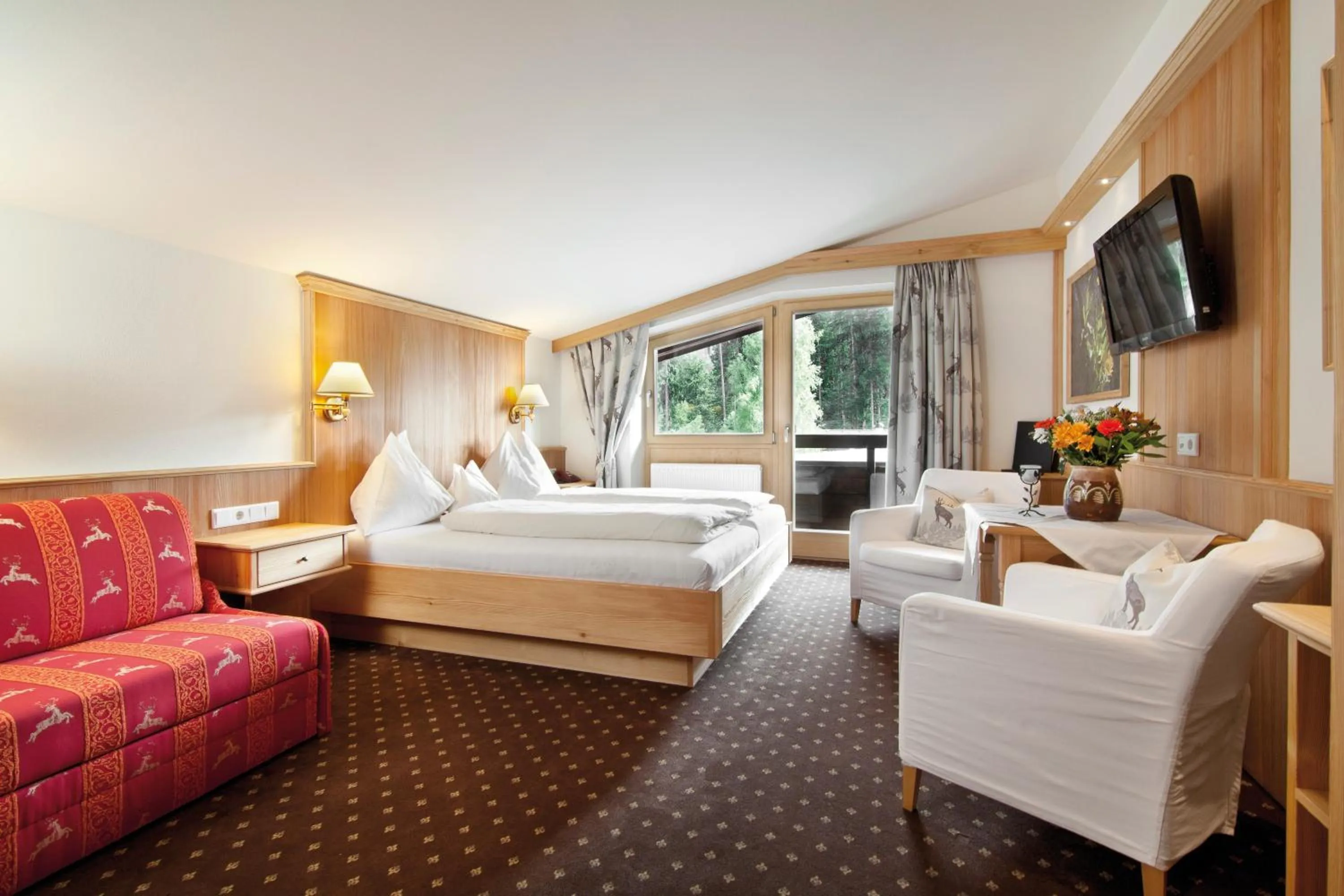 Photo of the whole room, Bed in Landhotel Föhrenhof Ellmau