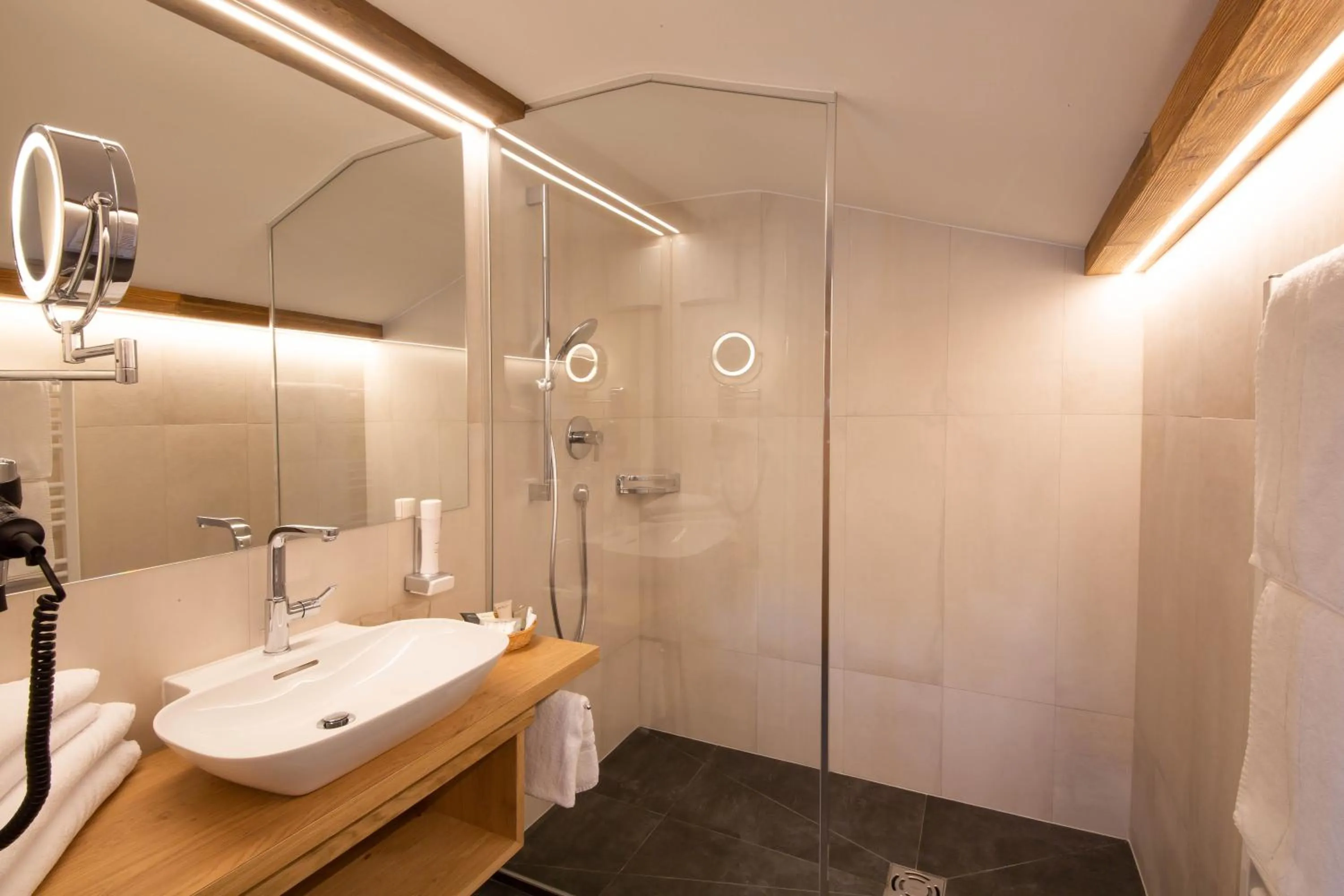 Bathroom in Landhotel Föhrenhof Ellmau