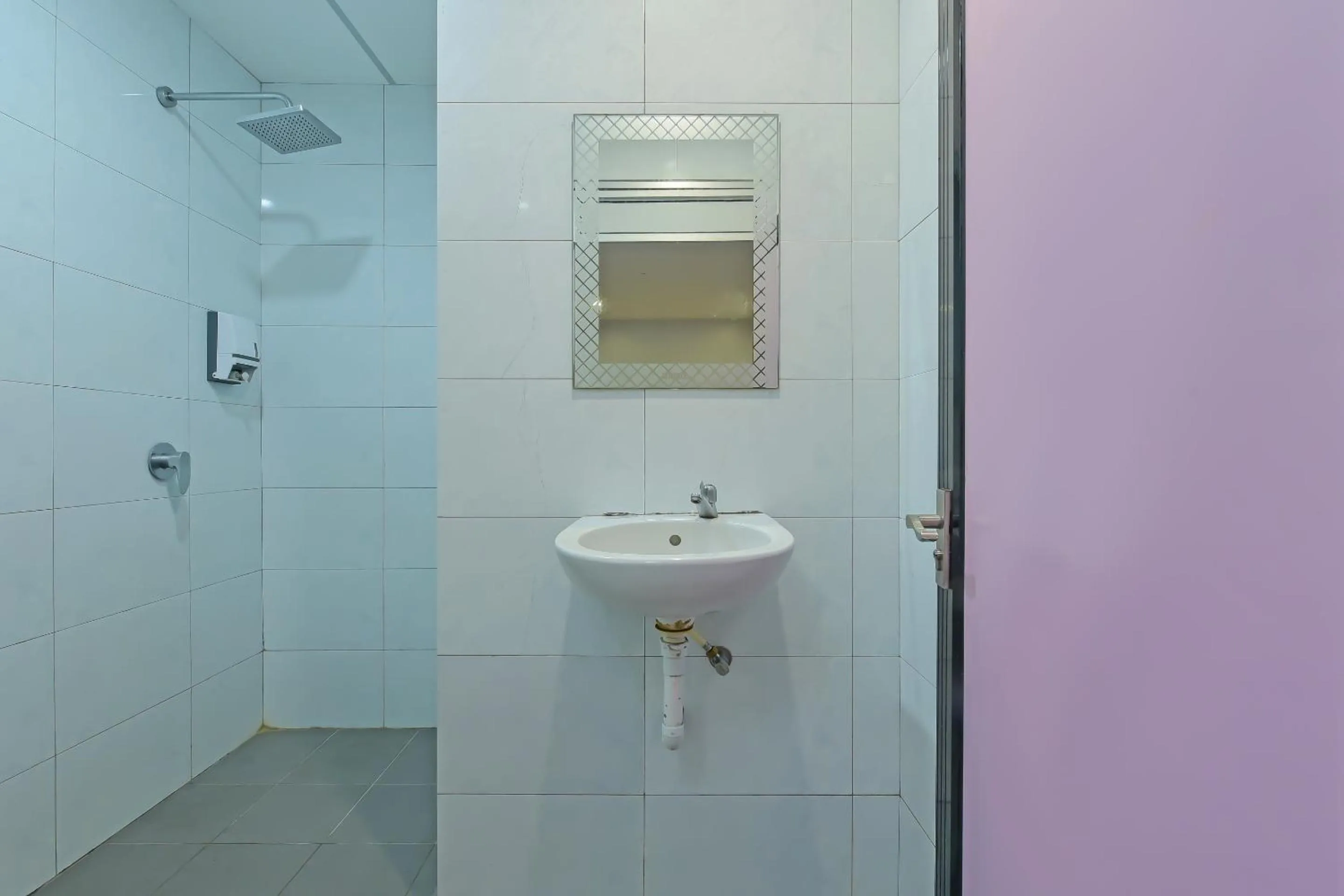 Bathroom in Hotel O Purple Town