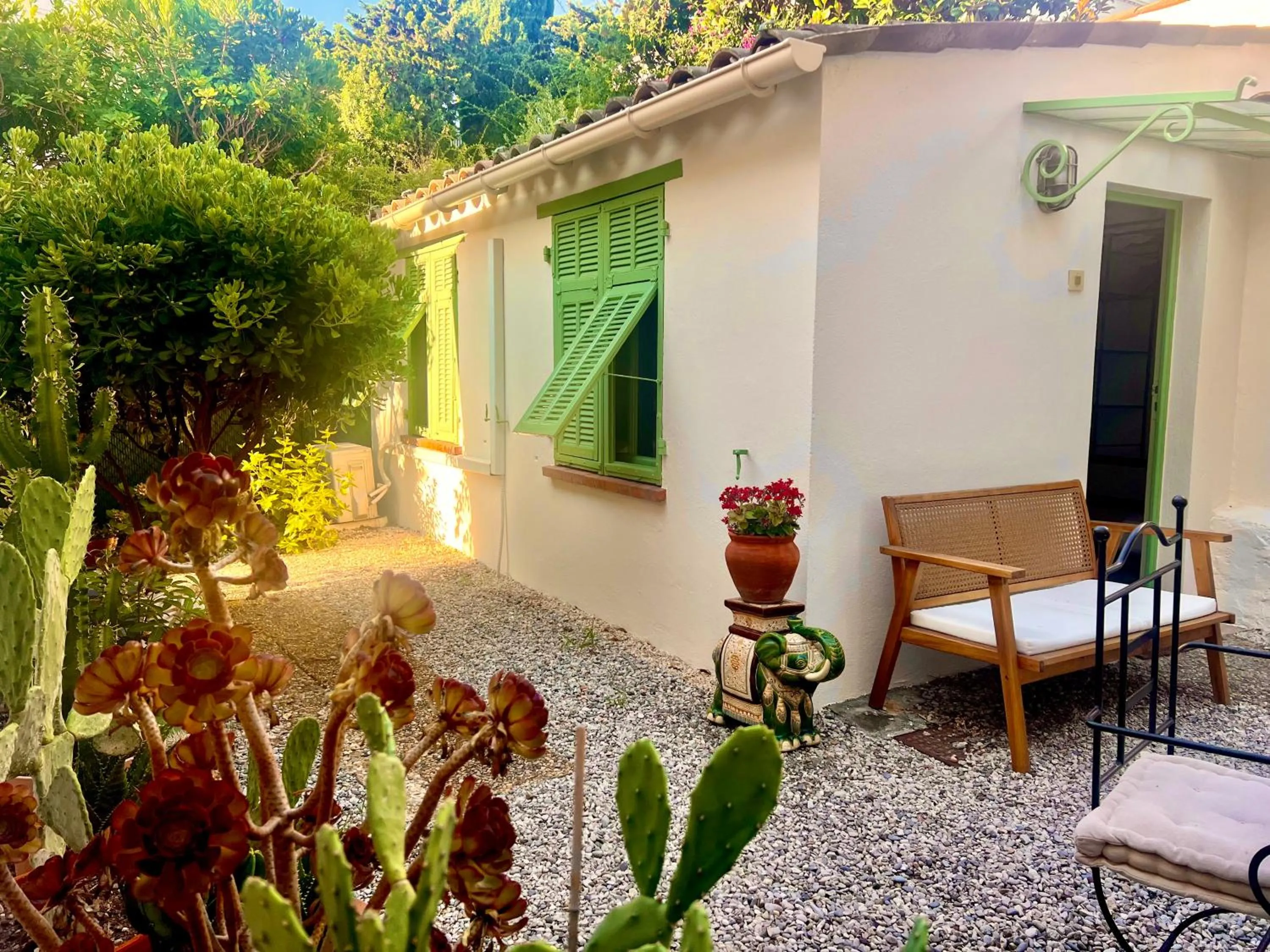 Patio in Hotel Le Ponteil